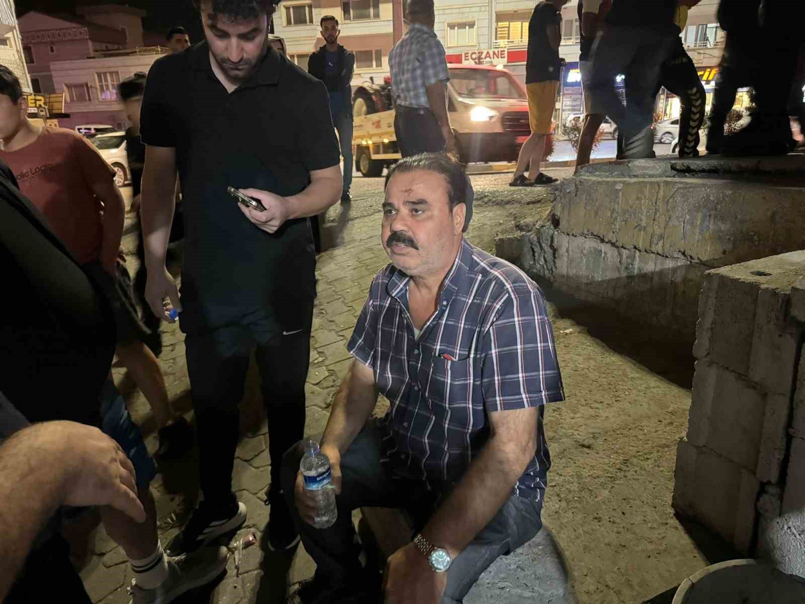 Fren yerine gaza basan s&uuml;r&uuml;c&uuml; lokantaya daldı
