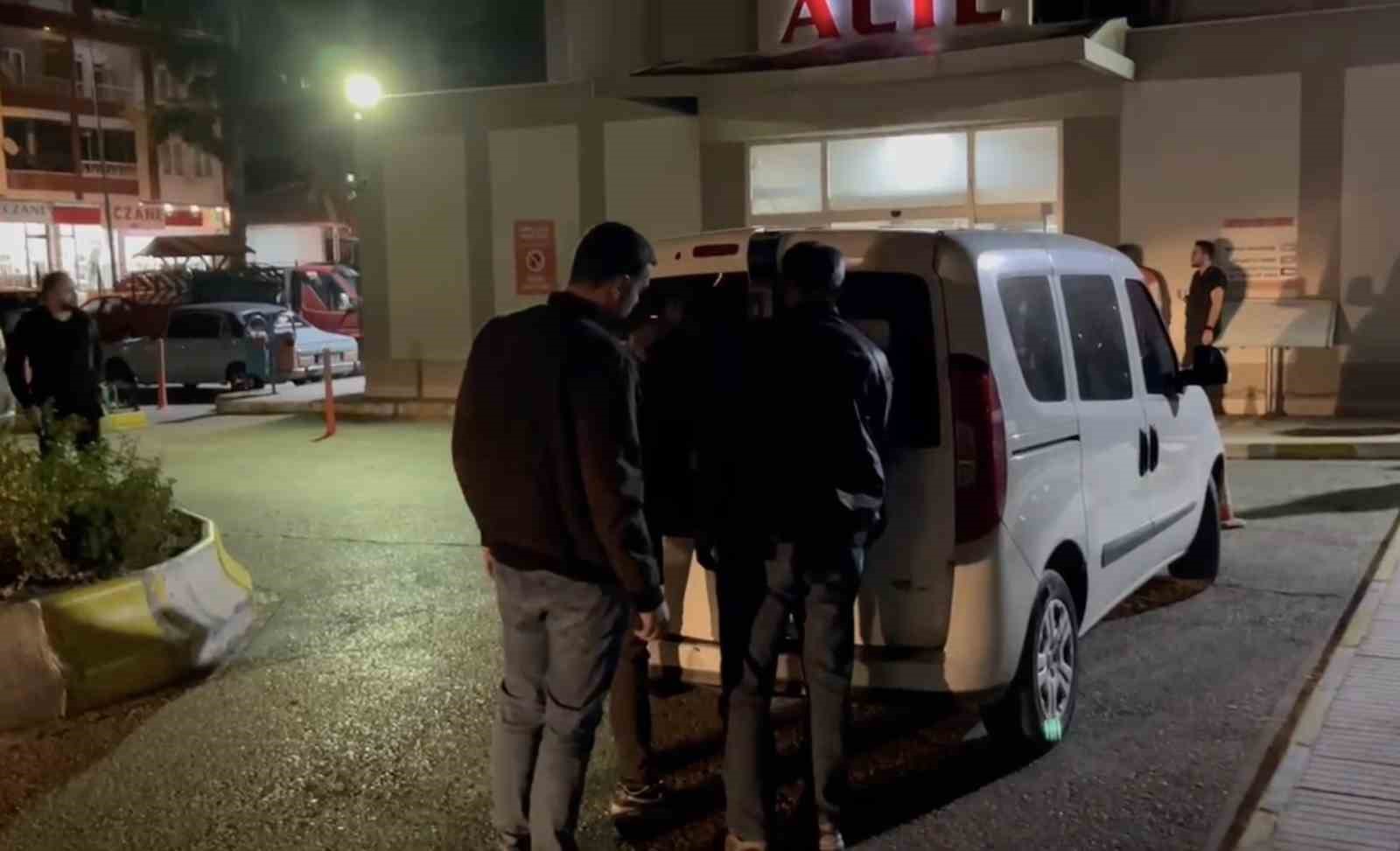 &Ccedil;orum&rsquo;da petshop d&uuml;kkanına silahlı saldırı: 1 &ouml;l&uuml;, 4 g&ouml;zaltı
