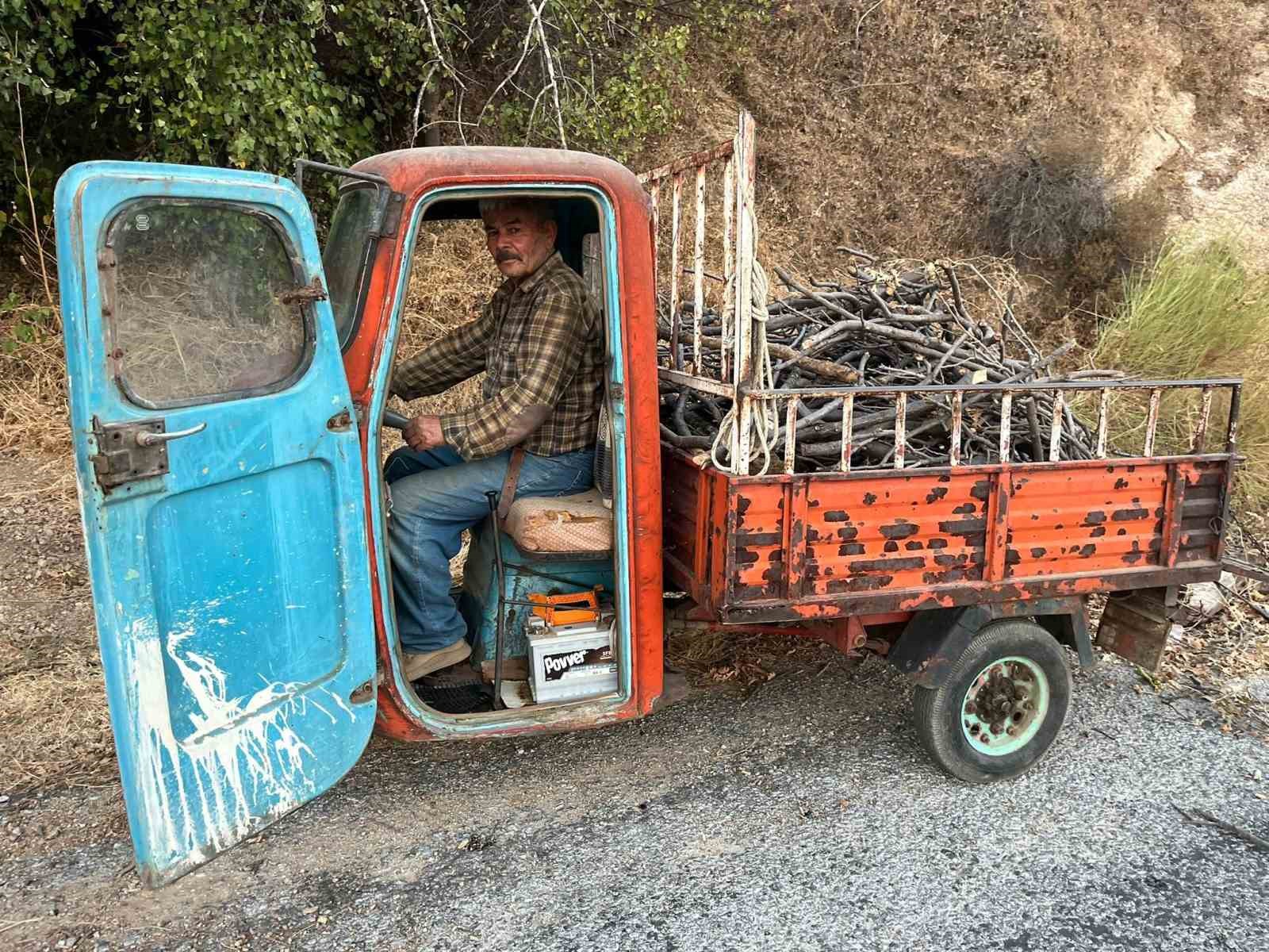70 yaşındaki Halit amca, nostaljik motosikletiyle kışa hazırlanıyor