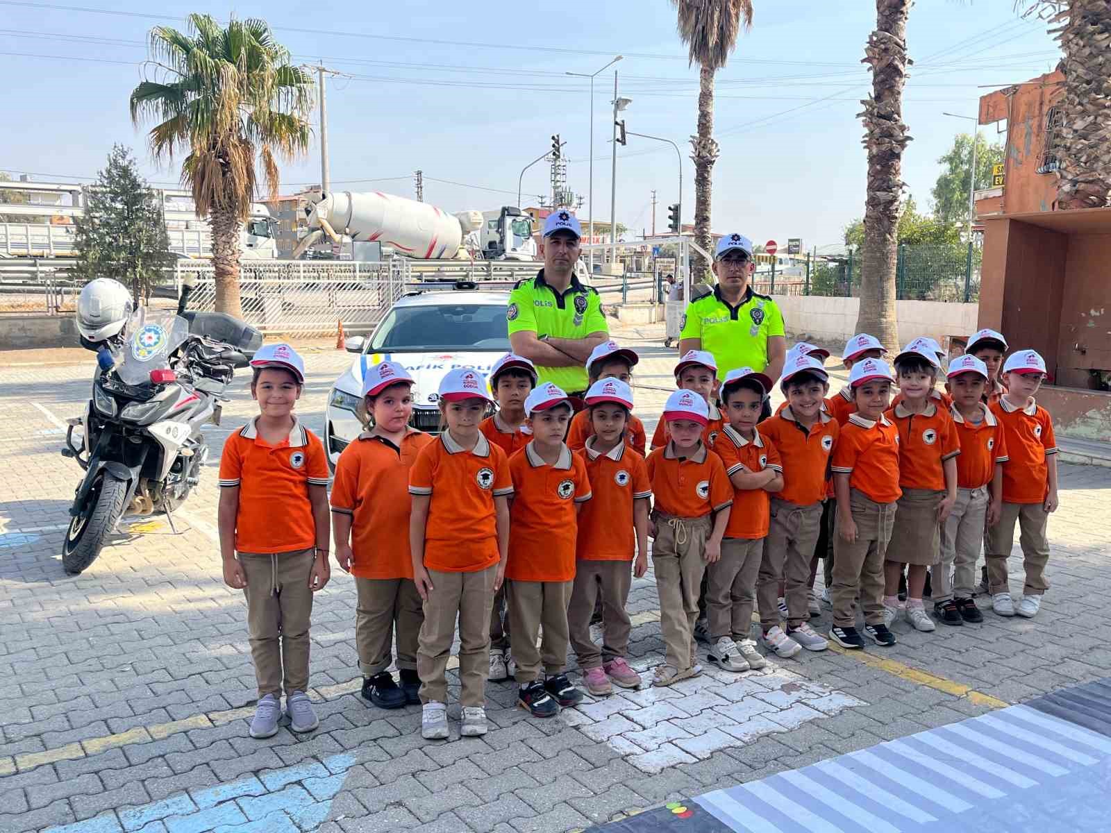 Trafik polislerinden 152 ilkokul &ouml;ğrencisine trafik eğitimi verildi
