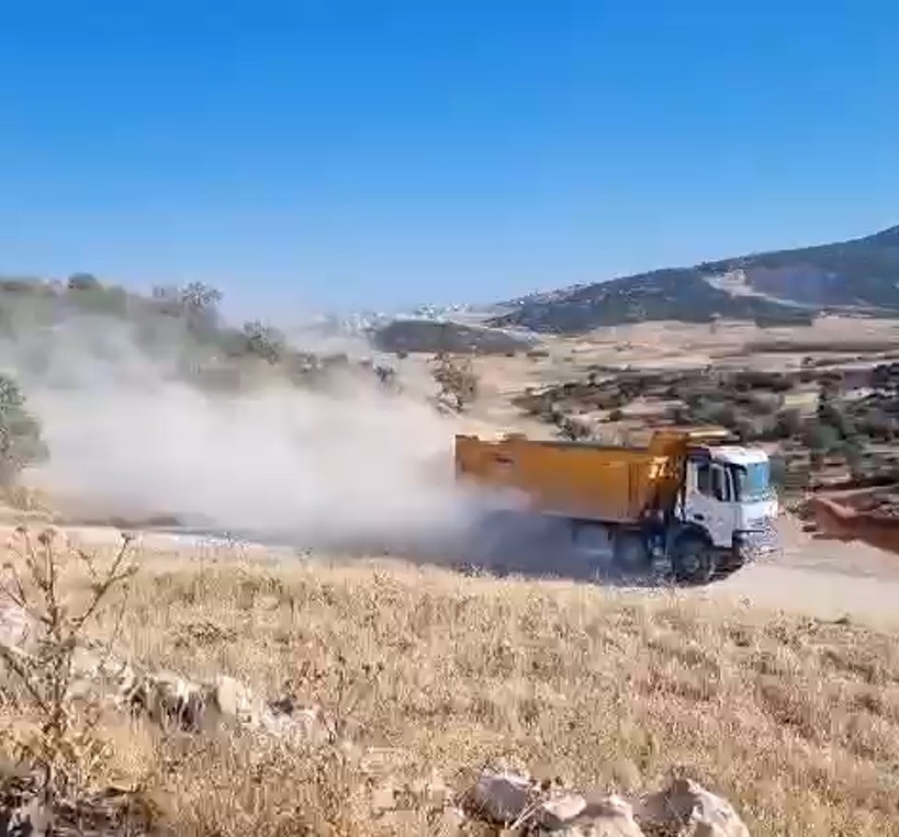 Hafriyat kamyonları yüzünden toz soluyorlar
