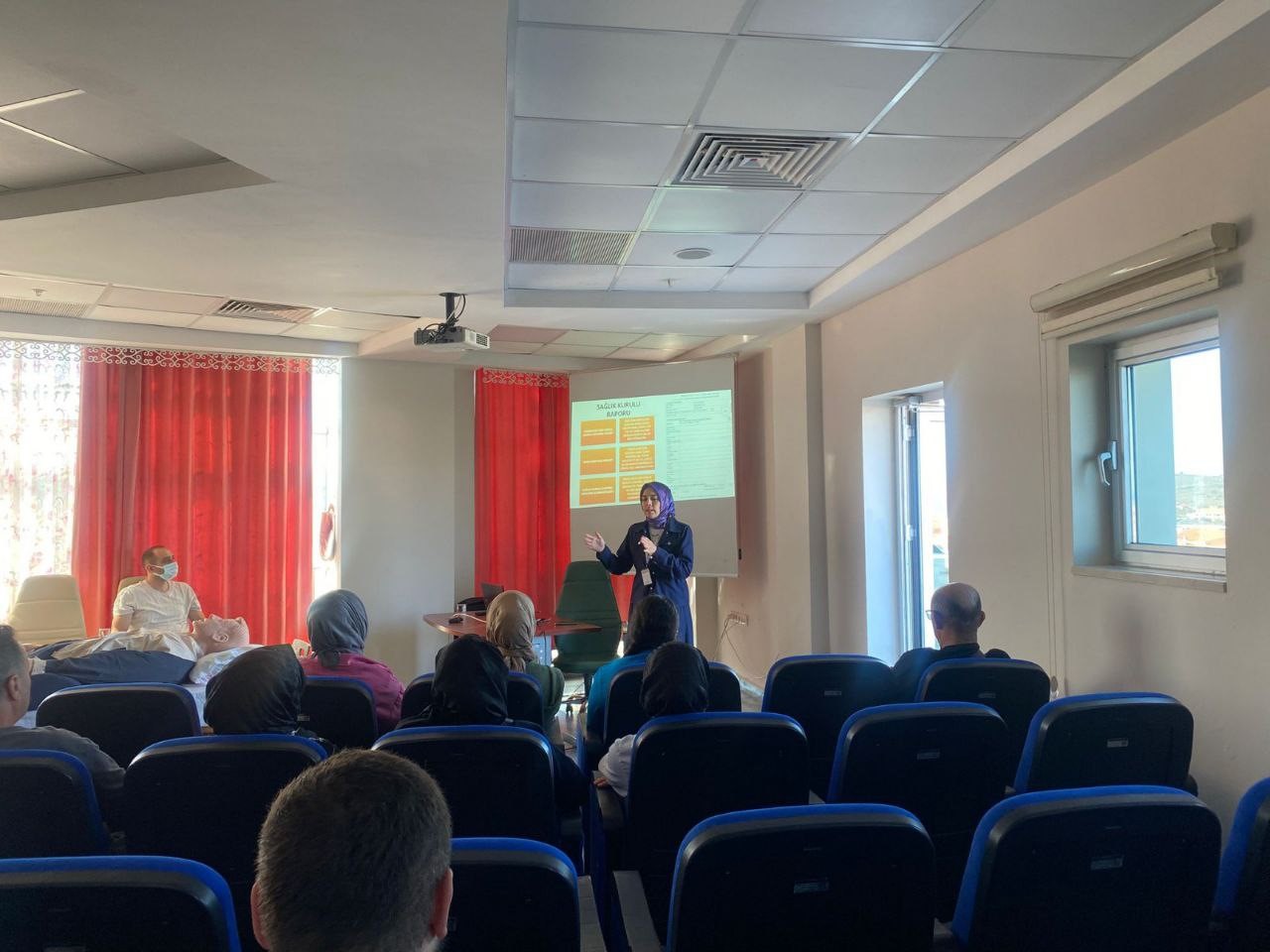 Karasu’da hasta yakınlarına "palyatif bakım" süreci anlatıldı
