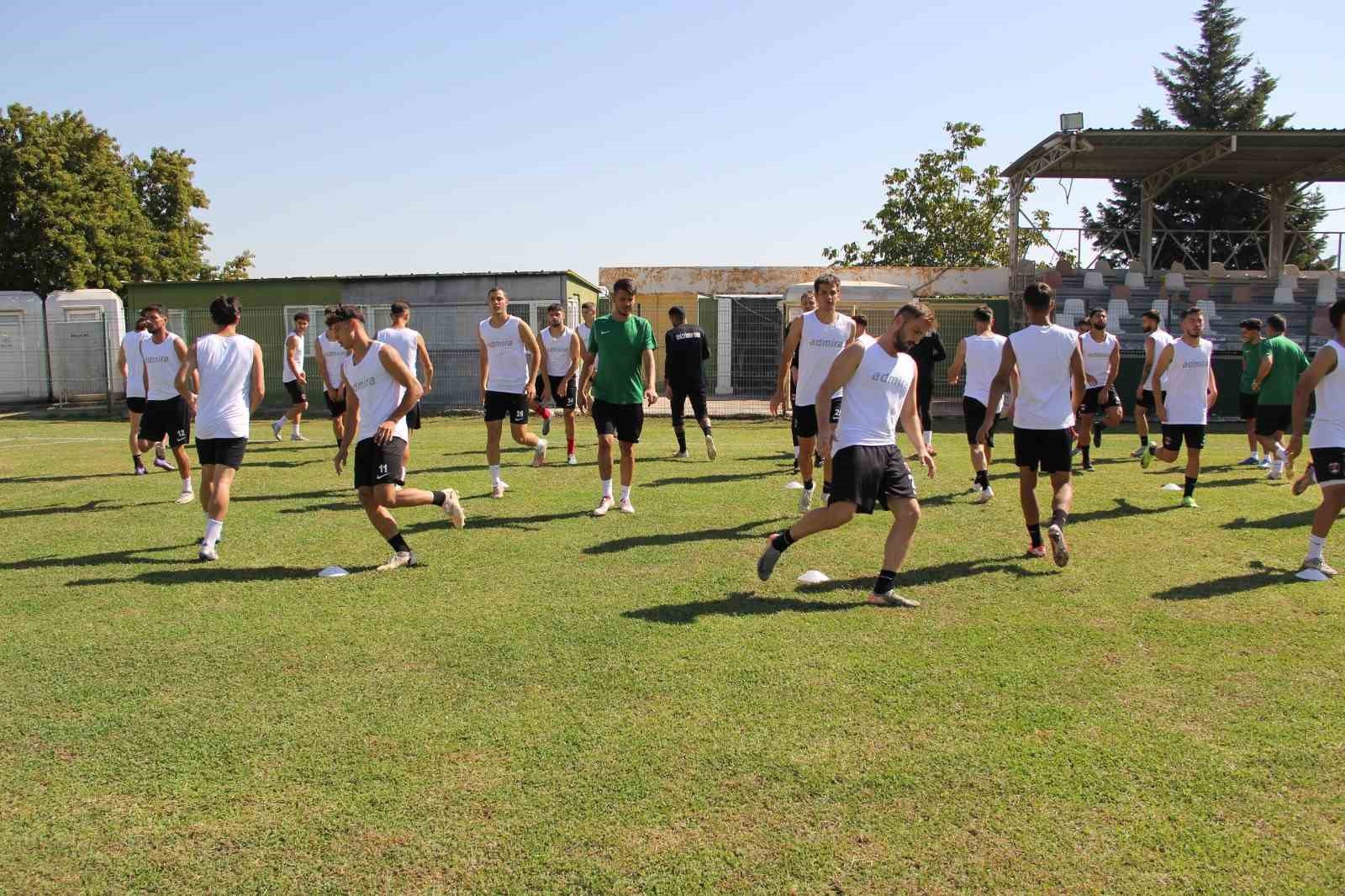 Denizli İdmanyurdu, lider Uşak Spor ile oynayacağı ma&ccedil;ın hazırlıklarını s&uuml;rd&uuml;r&uuml;yor
