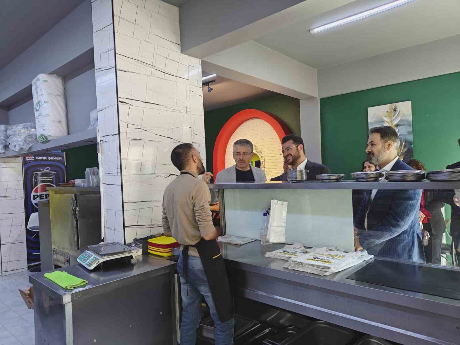 AK Partili Çopuroğlu esnafla buluştu