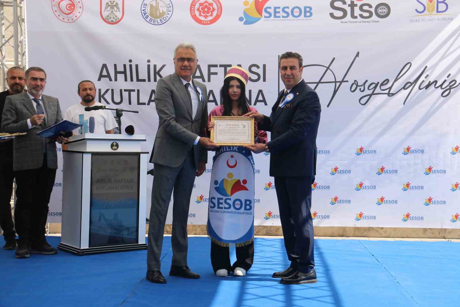 Yılın Ahisi’nden Ahi davranışı