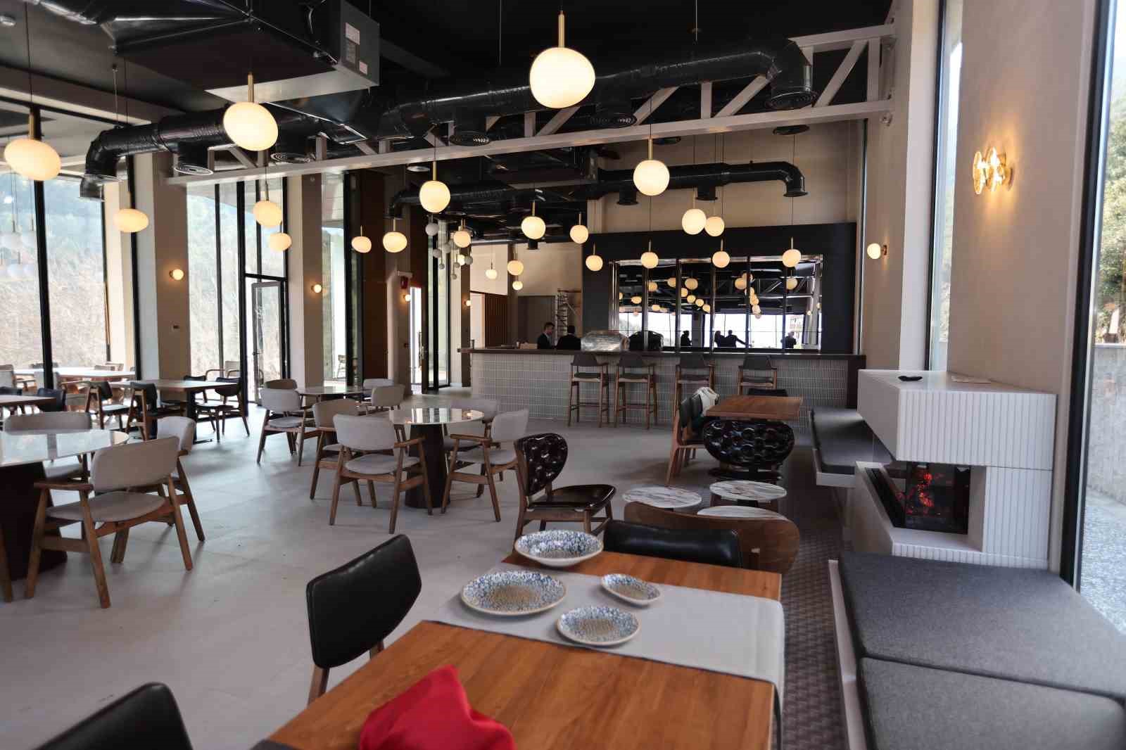 CHP&rsquo;li Merkezefendi&rsquo;de ruhsatı olmayan Ornaz restoran i&ccedil;in adrese teslim ihale iddiası
