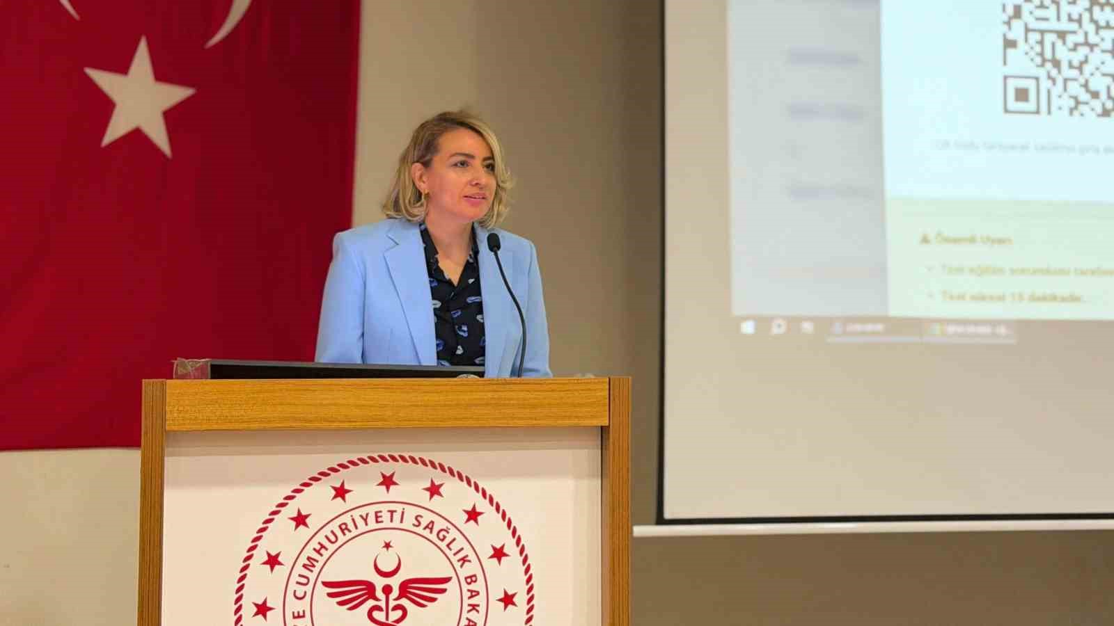 ’Tanıdan Tedaviye Güncel Yaklaşımlar’ eğitimi Yunus Emre Devlet Hastanesi’nde başladı
