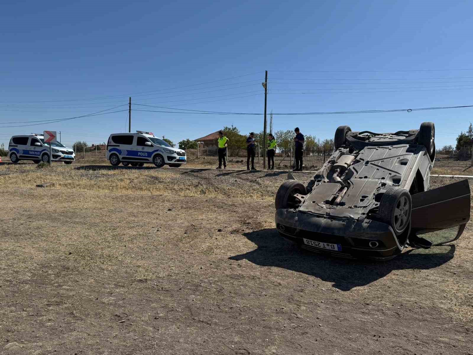 Konya&rsquo;da otomobil şarampole devrildi: 4 yaralı
