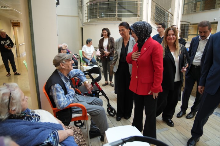 AK Partili 5 milletvekilinden Beylikdüzü çıkarması