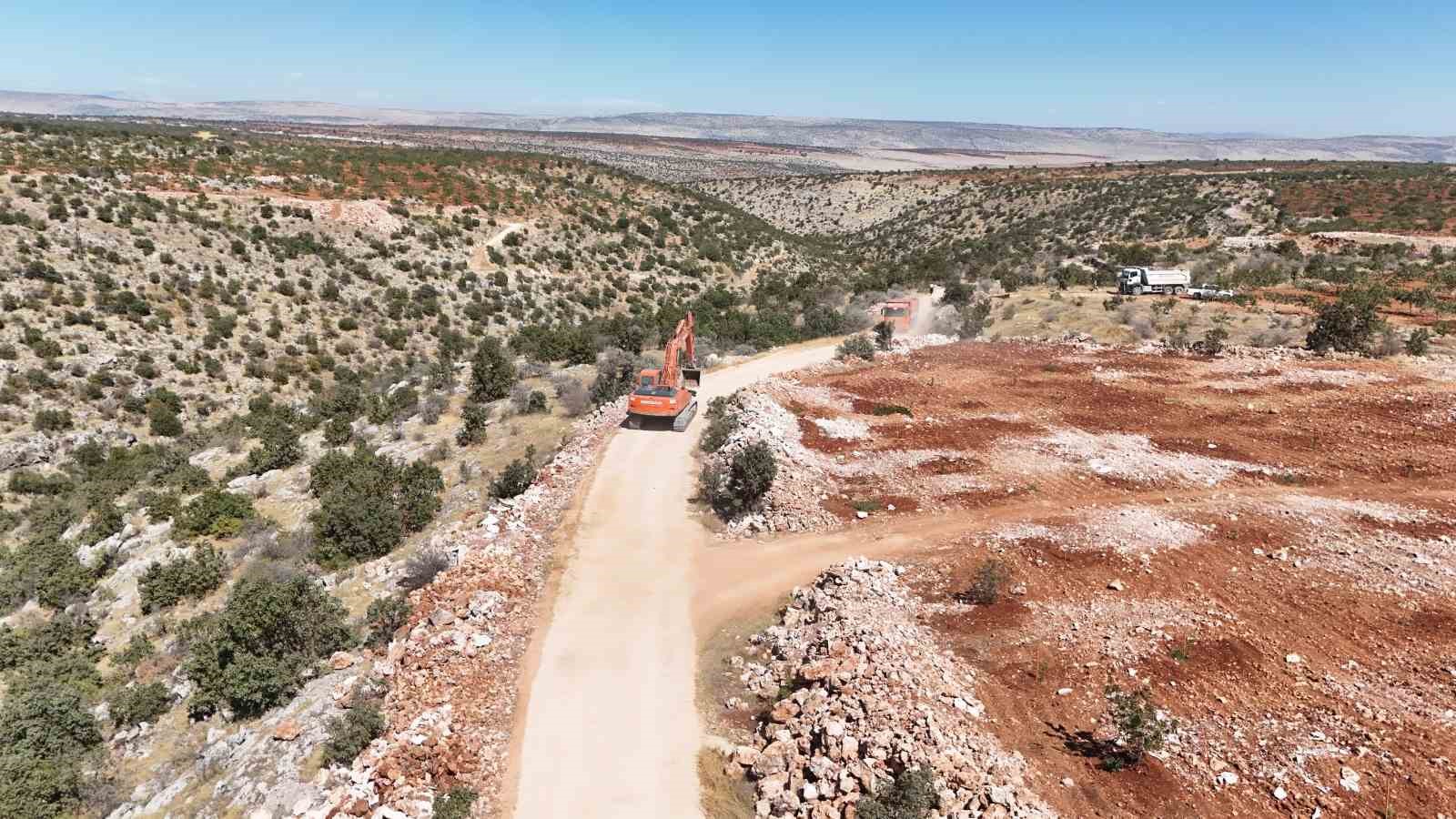 Şehitkamil’den Kabasakız’a yeni arazi yolları