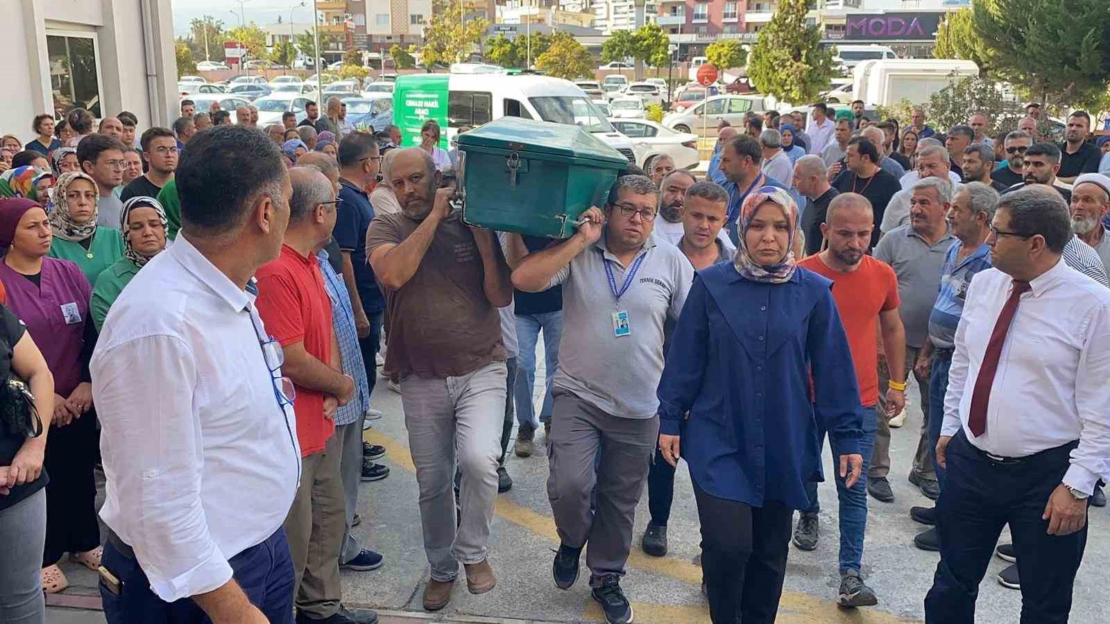 İkiz annesi hastane personeli hastalığa yenik d&uuml;şt&uuml;
