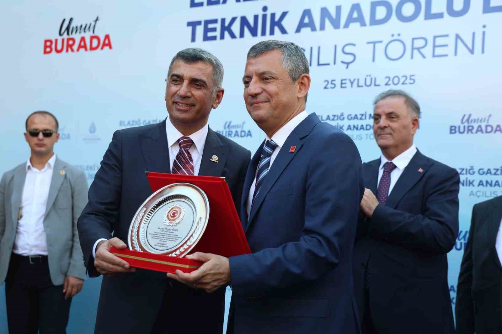 CHP Genel Başkanı Özel, Elazığ’da okul açılışına katıldı