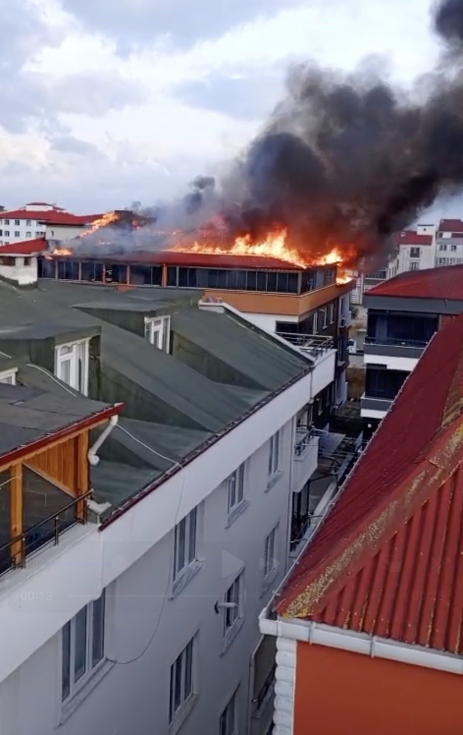 Tekirdağ’da çatı katında yangın