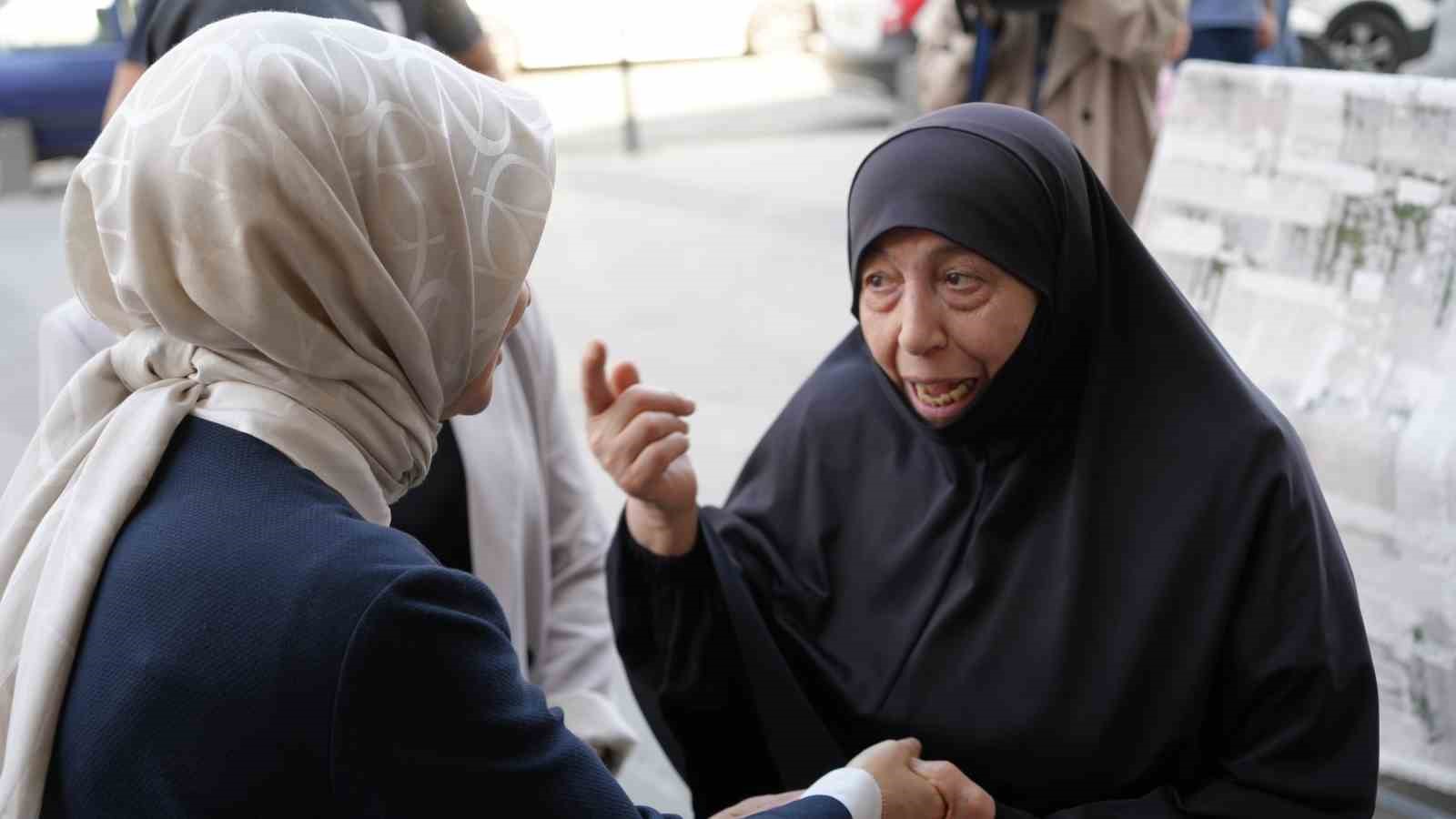 Eyüpsultan’da AK Parti standına yoğun ilgi