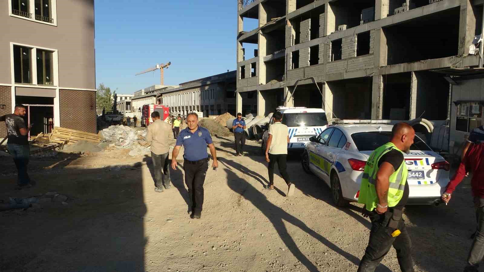 Malatya&rsquo;da &ccedil;arşı inşaatında g&ouml;&ccedil;&uuml;k altında kalan iş&ccedil;i kurtarılamadı
