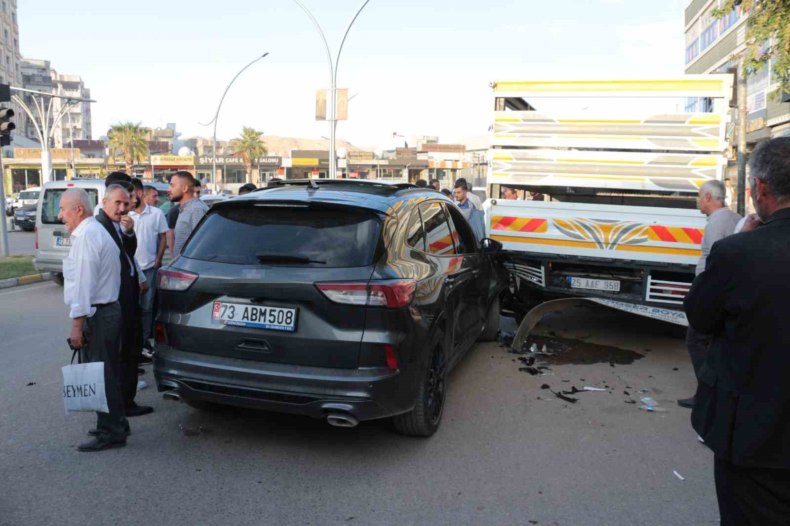 Cizre&rsquo;de maddi hasarlı zincirleme kaza
