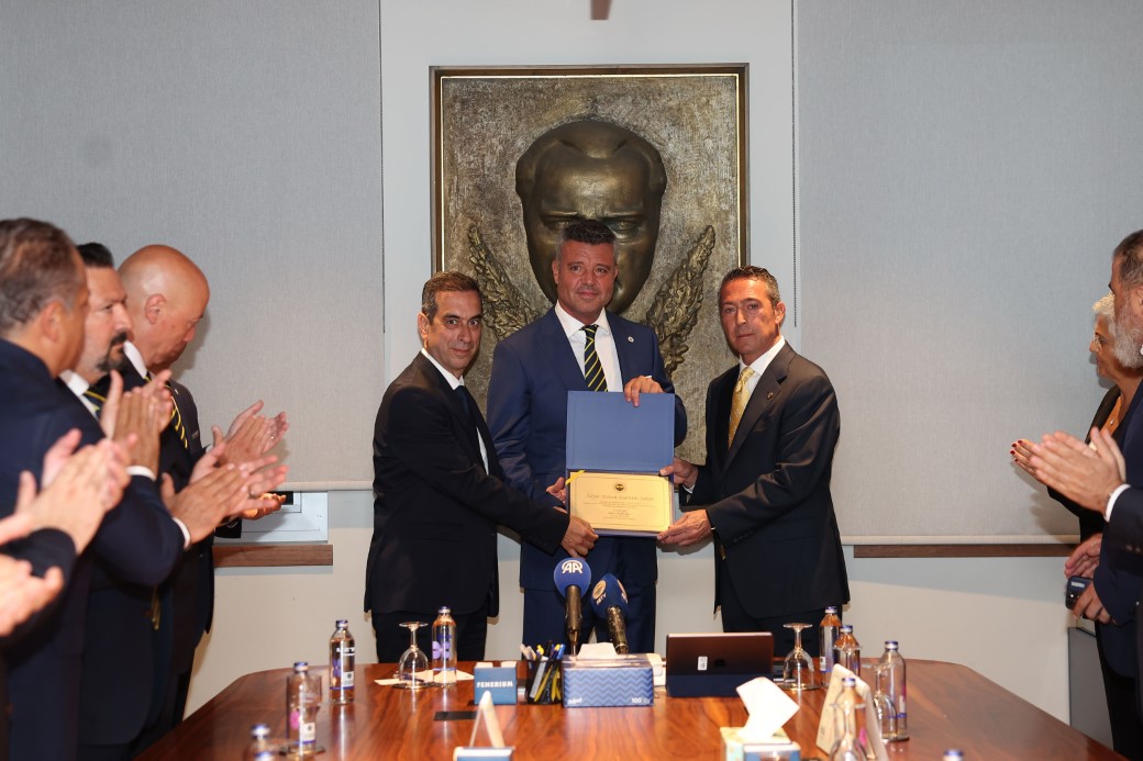 Sadettin Saran ve y&ouml;netim kurulu &uuml;yeleri mazbatasını aldı