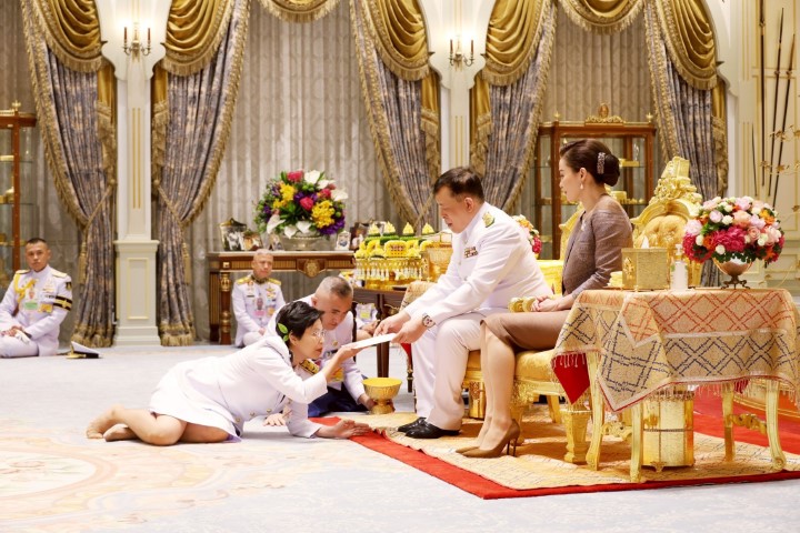 Tayland'da yeni hükümet göreve başladı