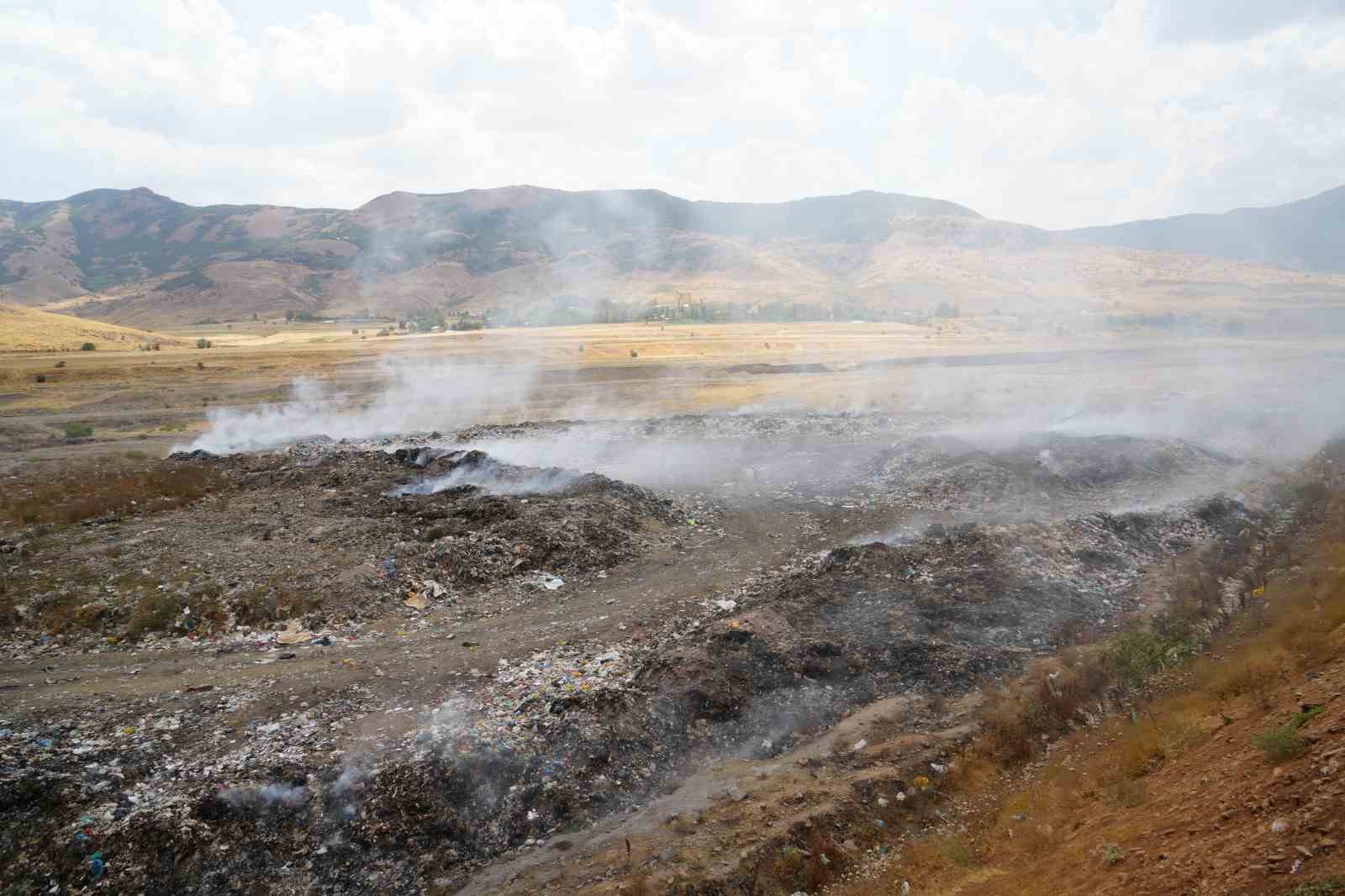 Muş’ta çöp tepkisi: "Oksijen değil, zehir soluyoruz"
