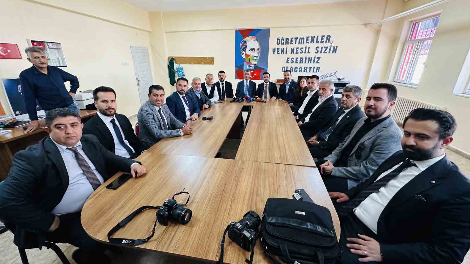 Şemdinli&rsquo;de onarılan okul, &ouml;ğrencilerine kapılarını a&ccedil;tı
