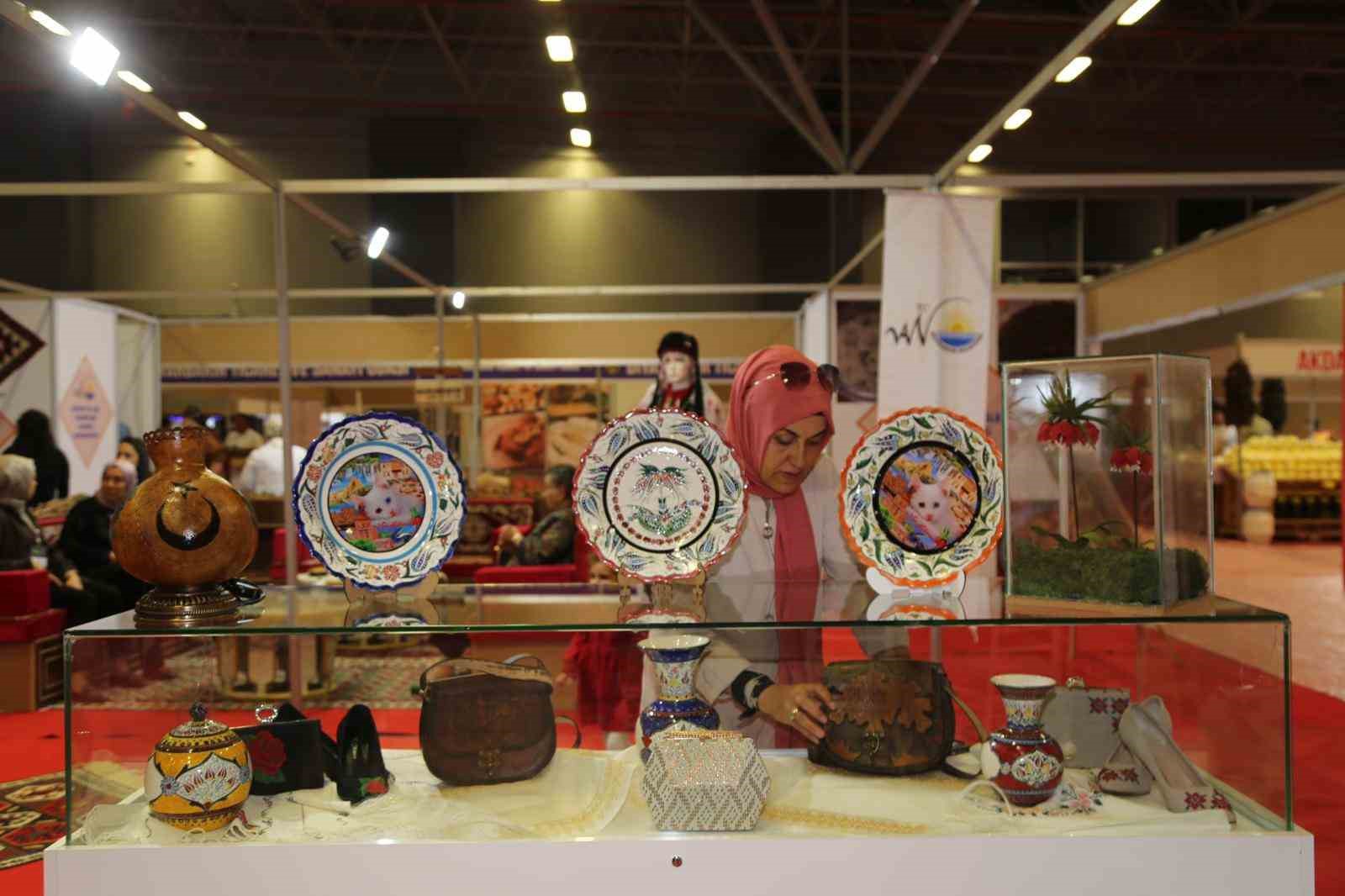 Van Büyükşehir Belediyesi 3. Van Gurme ve Gastronomi Fuarı’nda yöresel lezzetleri tanıtıyor
