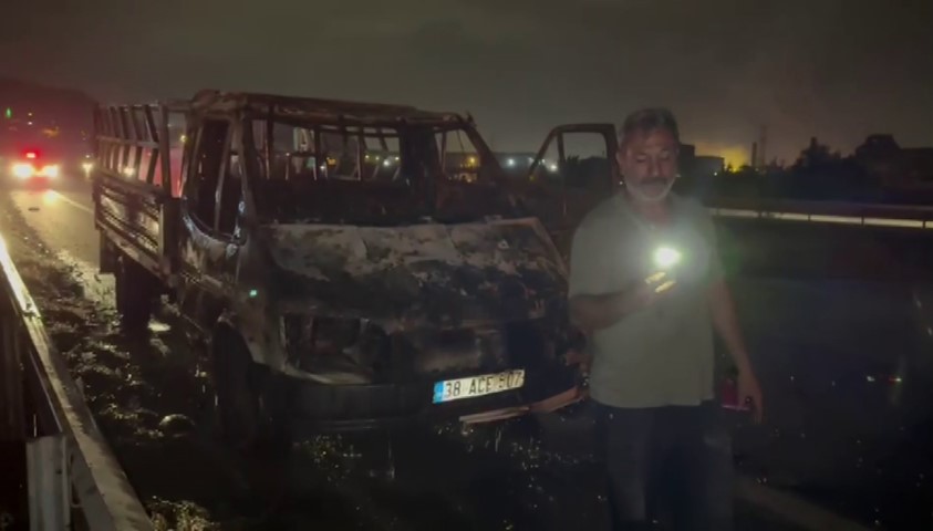 Ekmek teknesi yanan vatandaş, trafikteki diğer sürücülere tepki gösterdi!