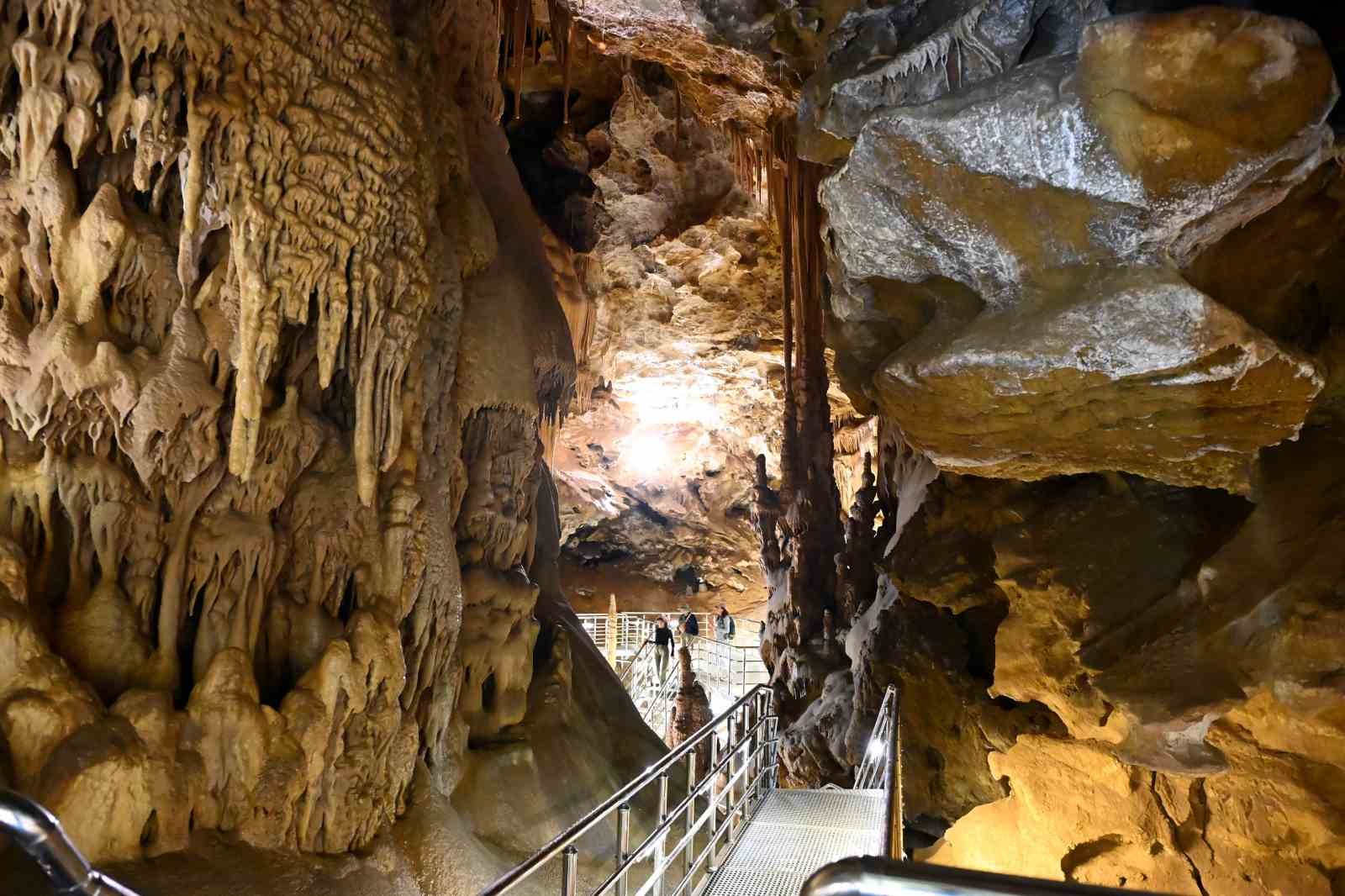 Gümüşhane’nin yer altı sarayı 110 bin ziyaretçi ağırladı
