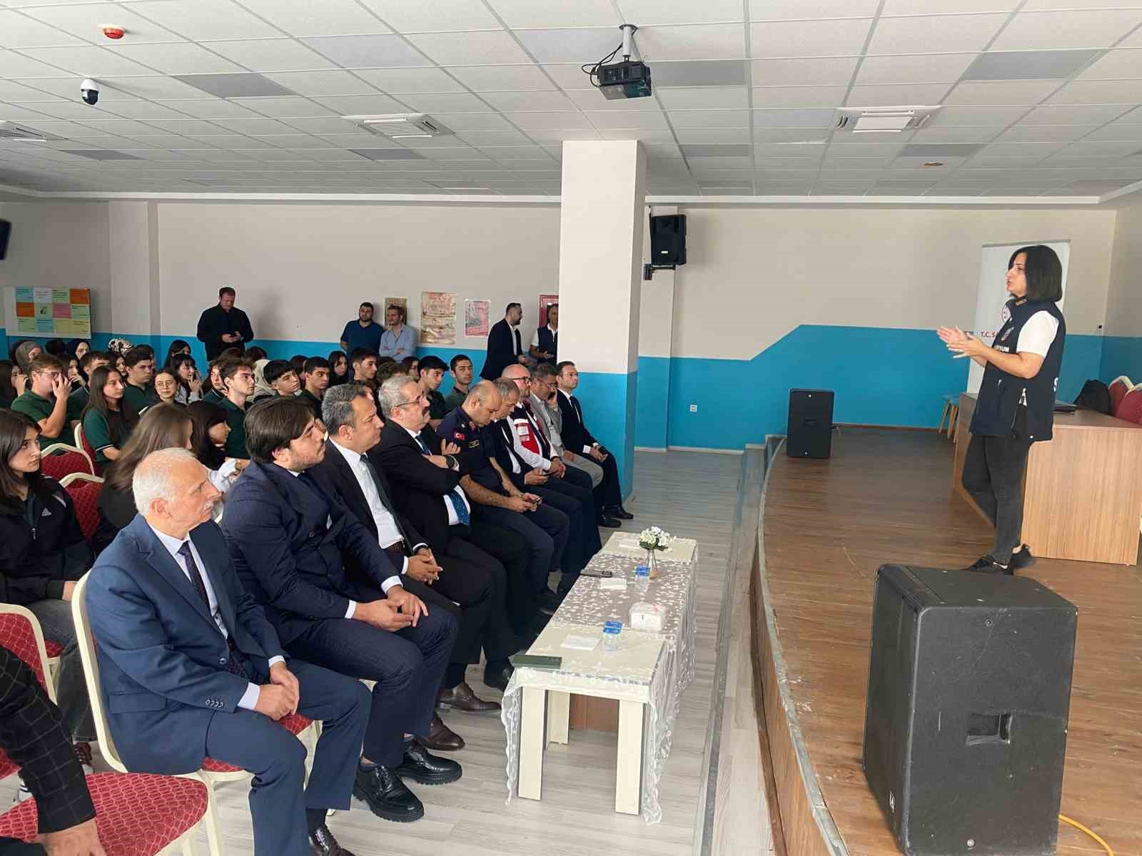 Çarşamba’da lise öğrencilerine bağımlılıkla mücadele semineri
