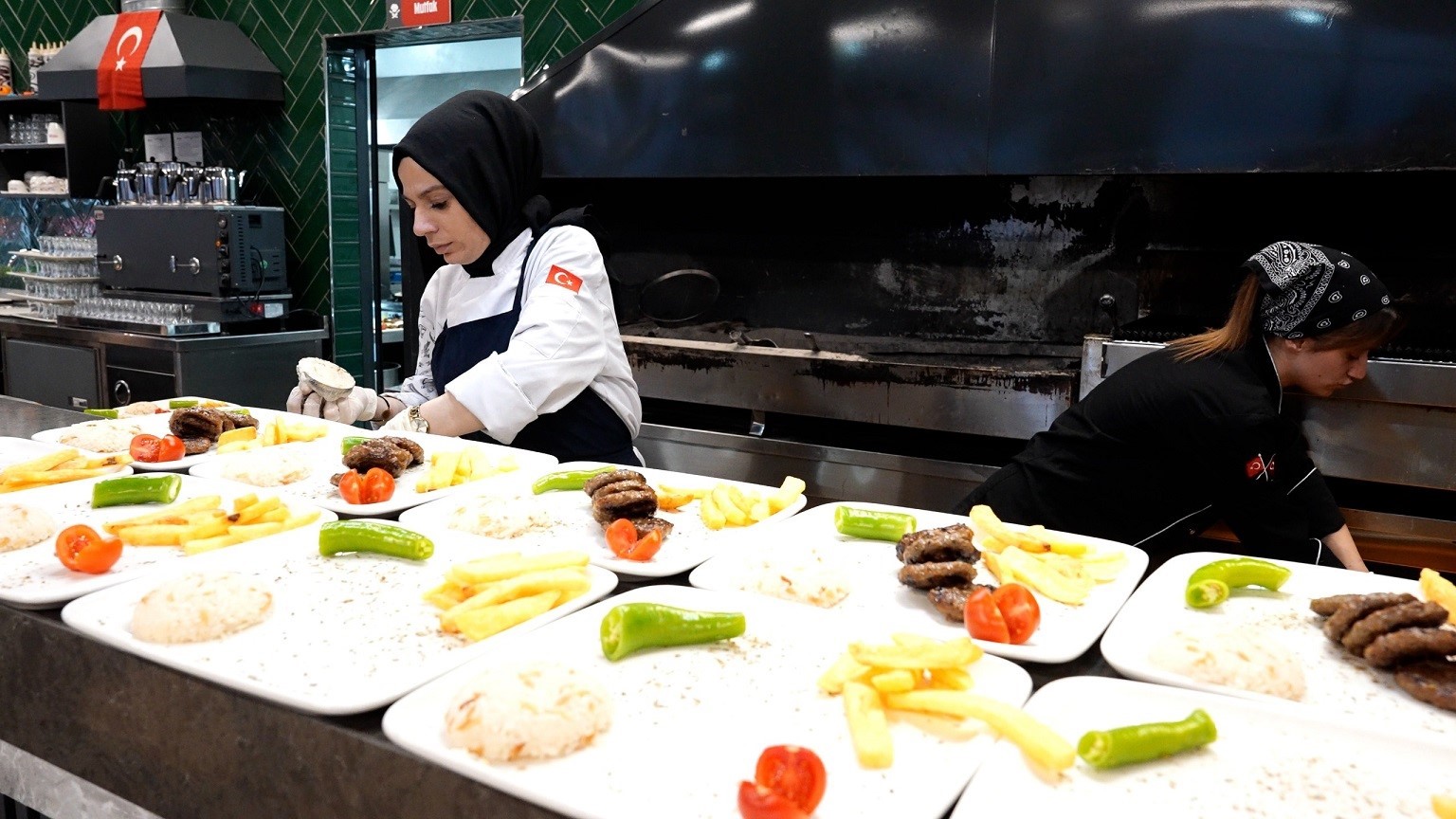 Manzaralı lezzet durağı ziyaret&ccedil;ilerini ağırlıyor
