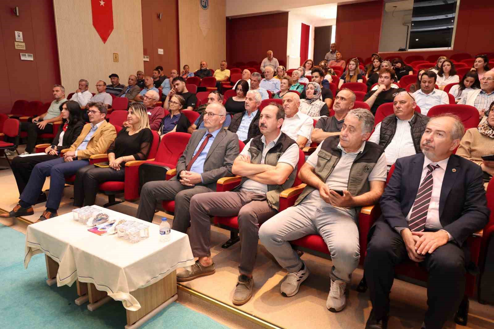 Arıcılar ve akademisyenler kestane balının geleceğini konuştu
