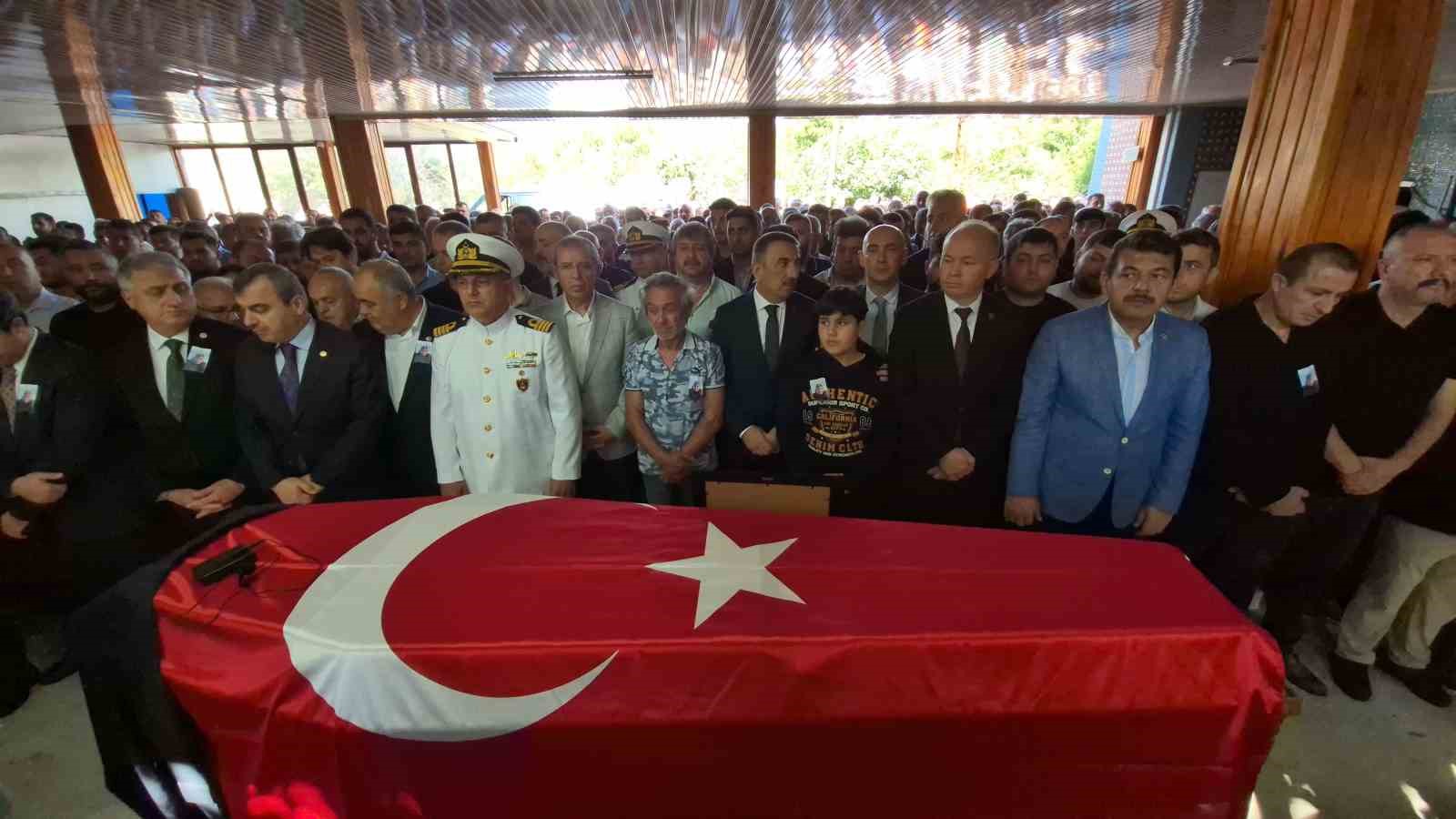 G&ouml;&ccedil;&uuml;kte hayatını kaybeden madenci memleketi Bartın&rsquo;da son yolculuğuna uğurlandı
