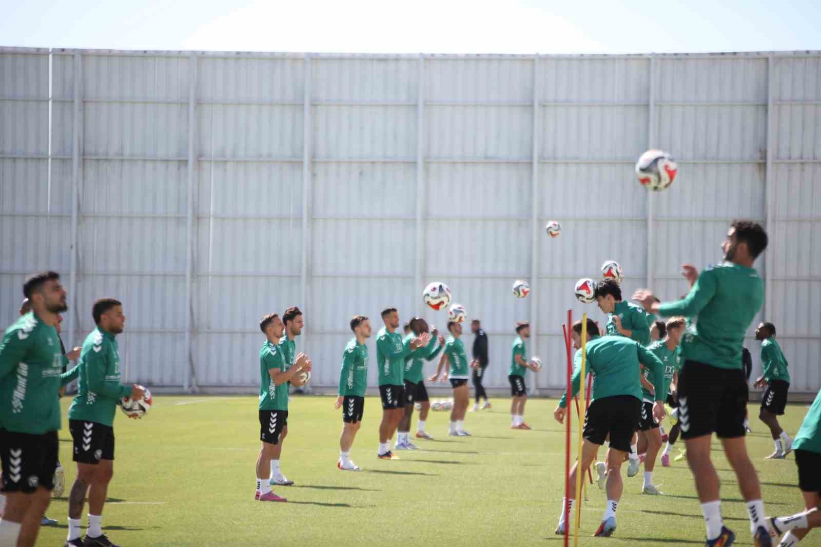 Recep U&ccedil;ar: "Galatasaray ve Alanyaspor ma&ccedil;ında yaşadığımız kayıpları telafi etmek istiyoruz"
