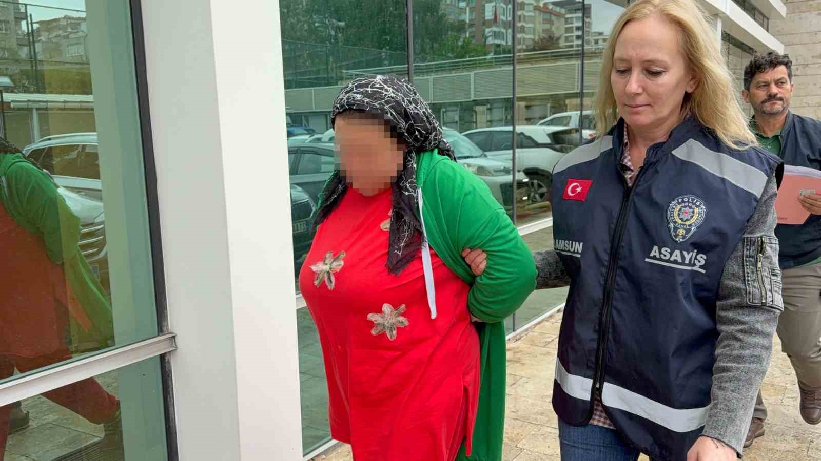 Yardıma gittiği komşusunun evinden 200 bin liralık ziynet eşyası &ccedil;aldı
