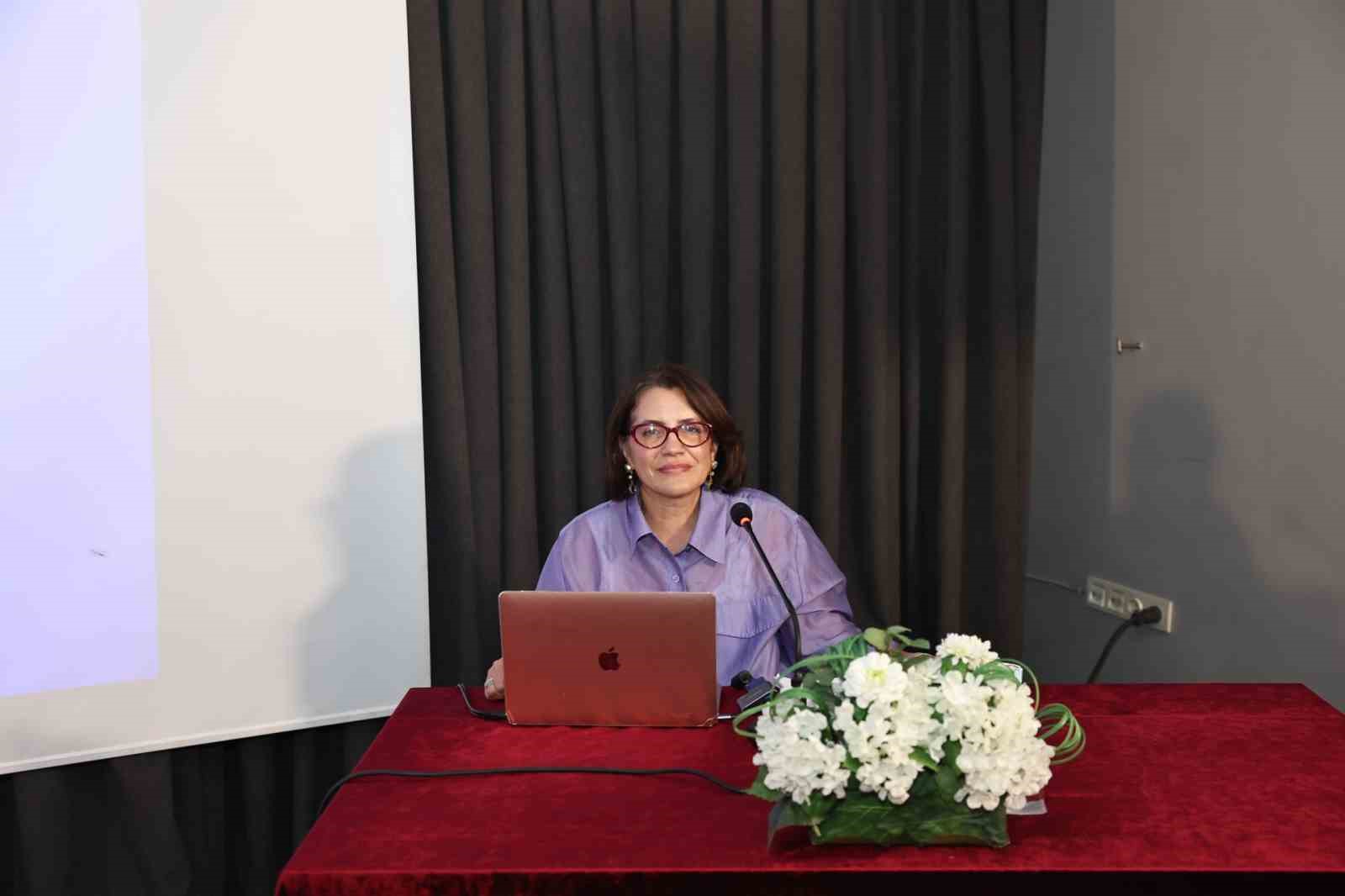 Prof. Dr. Varlı ’Müziğin Sessiz Siyaseti’ni anlattı
