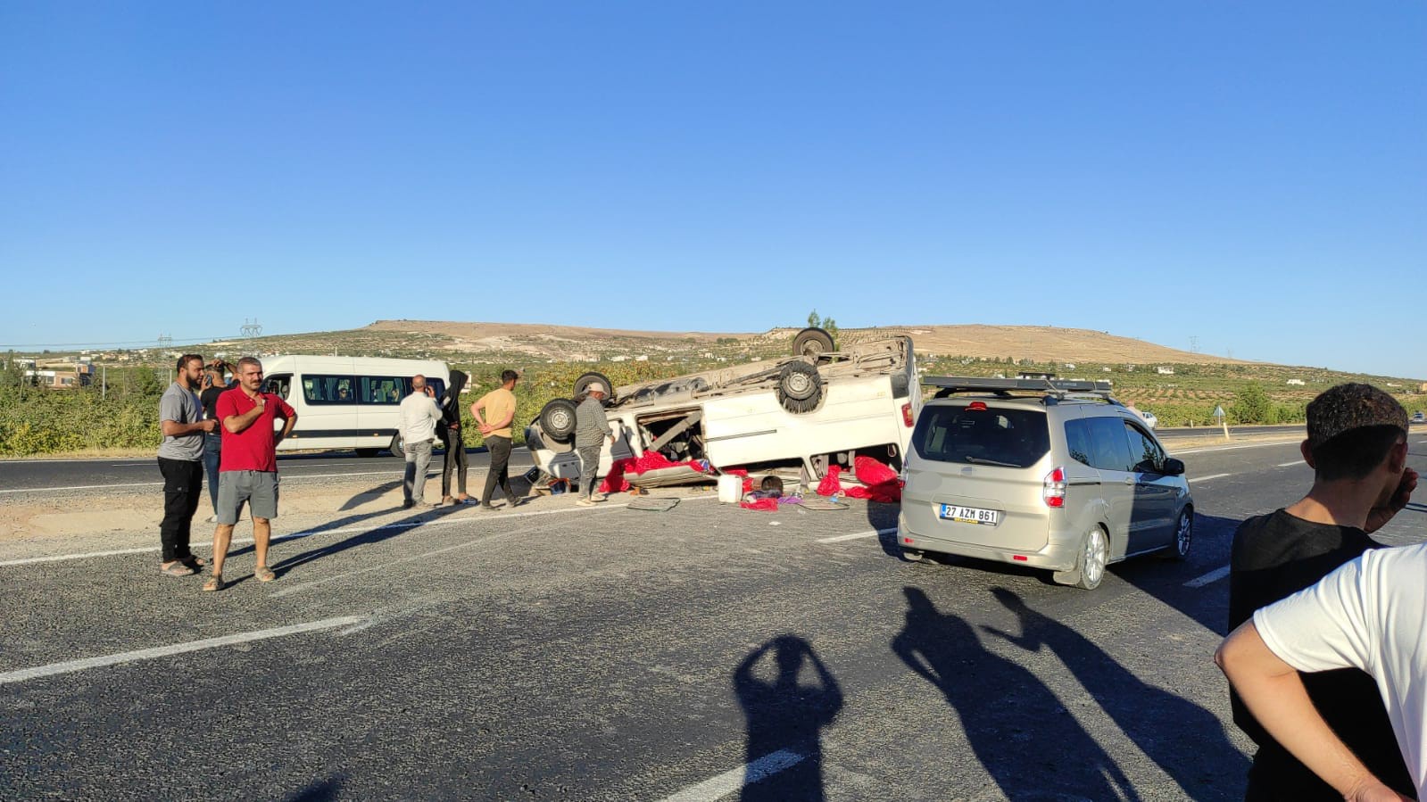 Şanlıurfa’da tarım işçilerini taşıyan minibüs devrildi: 20 yaralı