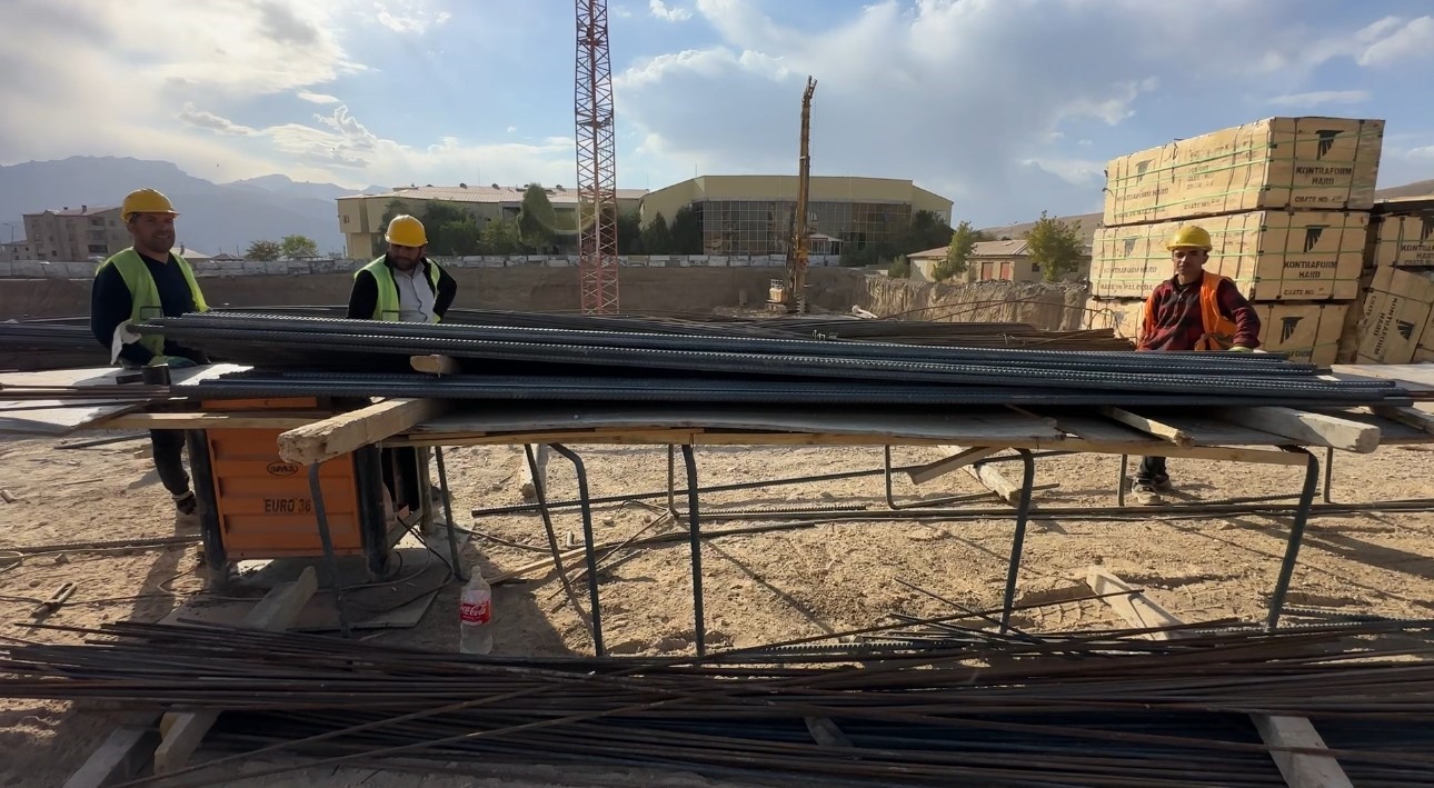 Yüksekova Devlet Hastanesinin inşaat çalışmaları devam ediyor
