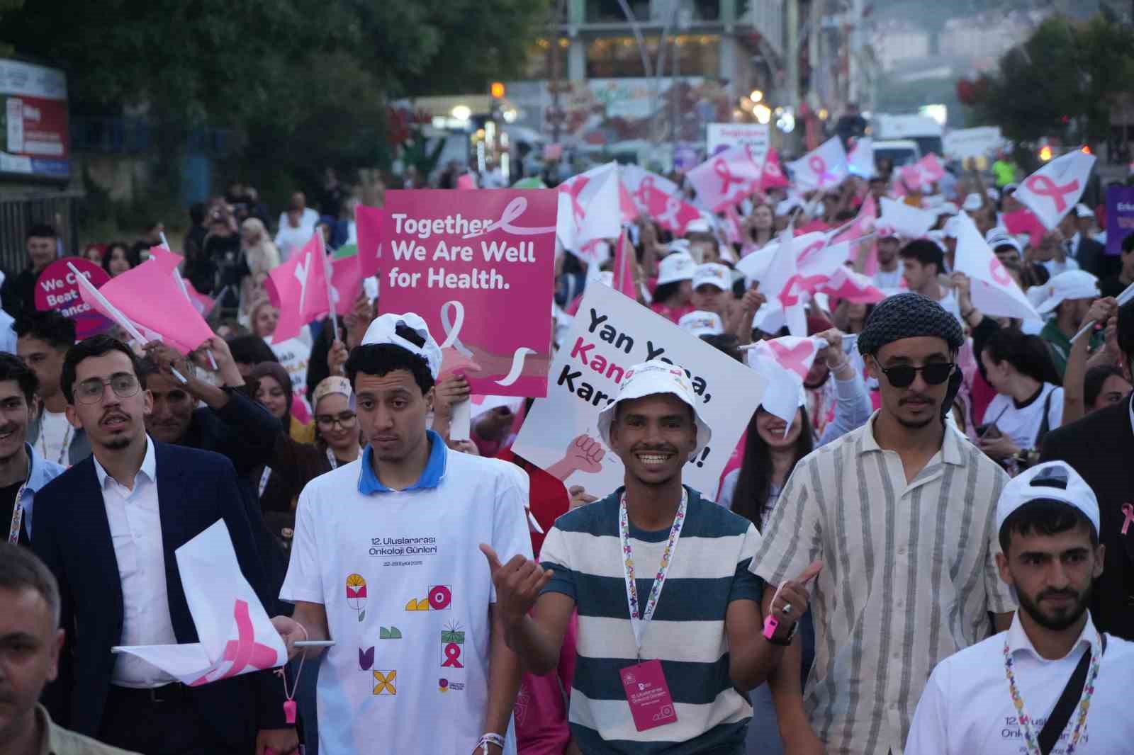 Muş’ta gönüllülerden "kanser farkındalığı" yürüyüşü