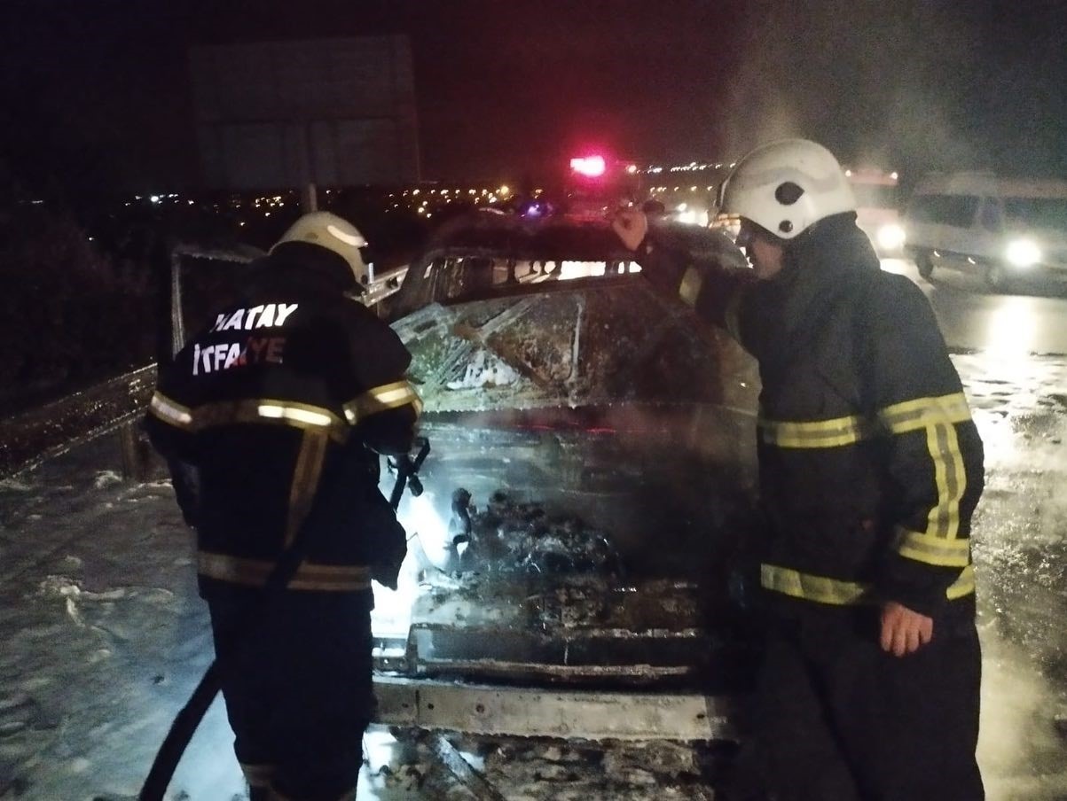 Hatay’da yanan araç kullanılmaz hale geldi