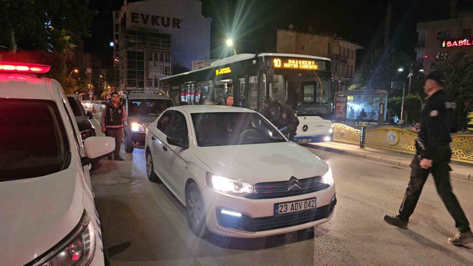Elazığ’da geniş çaplı asayiş uygulamasında yüzlerce araç ve şahıs denetlendi