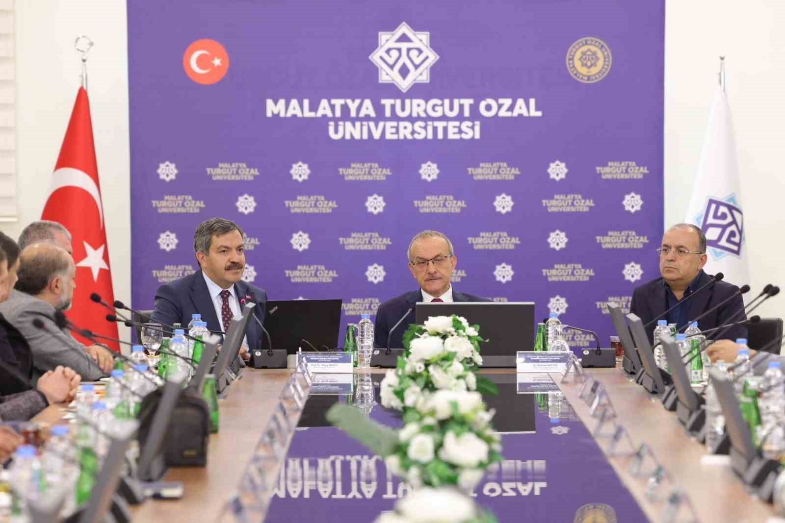 Malatya Valisi Yavuz: "MTÜ, akademik çalışmaları ve uluslararası listelerdeki yeriyle dikkat çekmektedir"