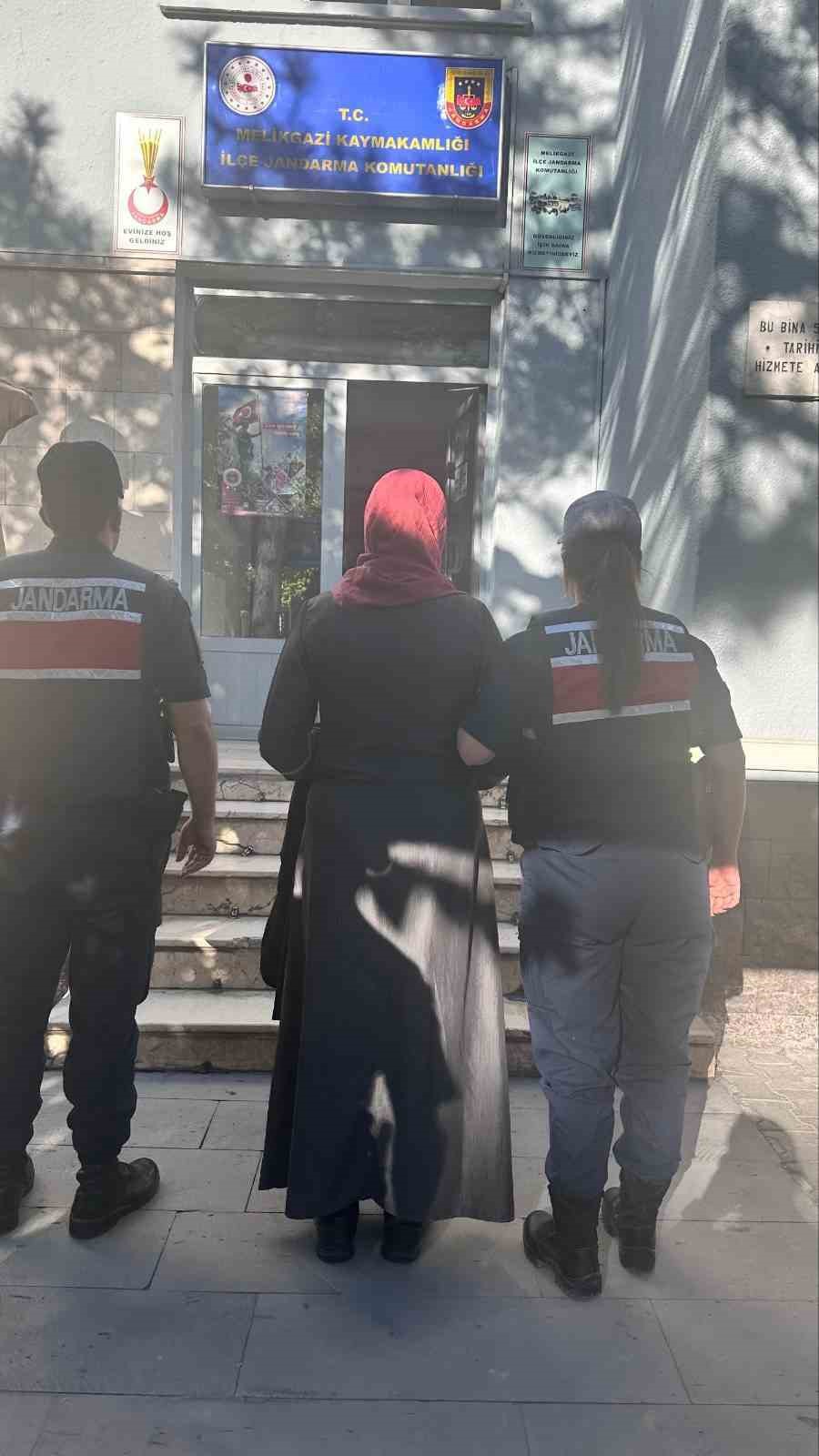 Jandarma&rsquo;dan FET&Ouml; operasyonu: 1 g&ouml;zaltı
