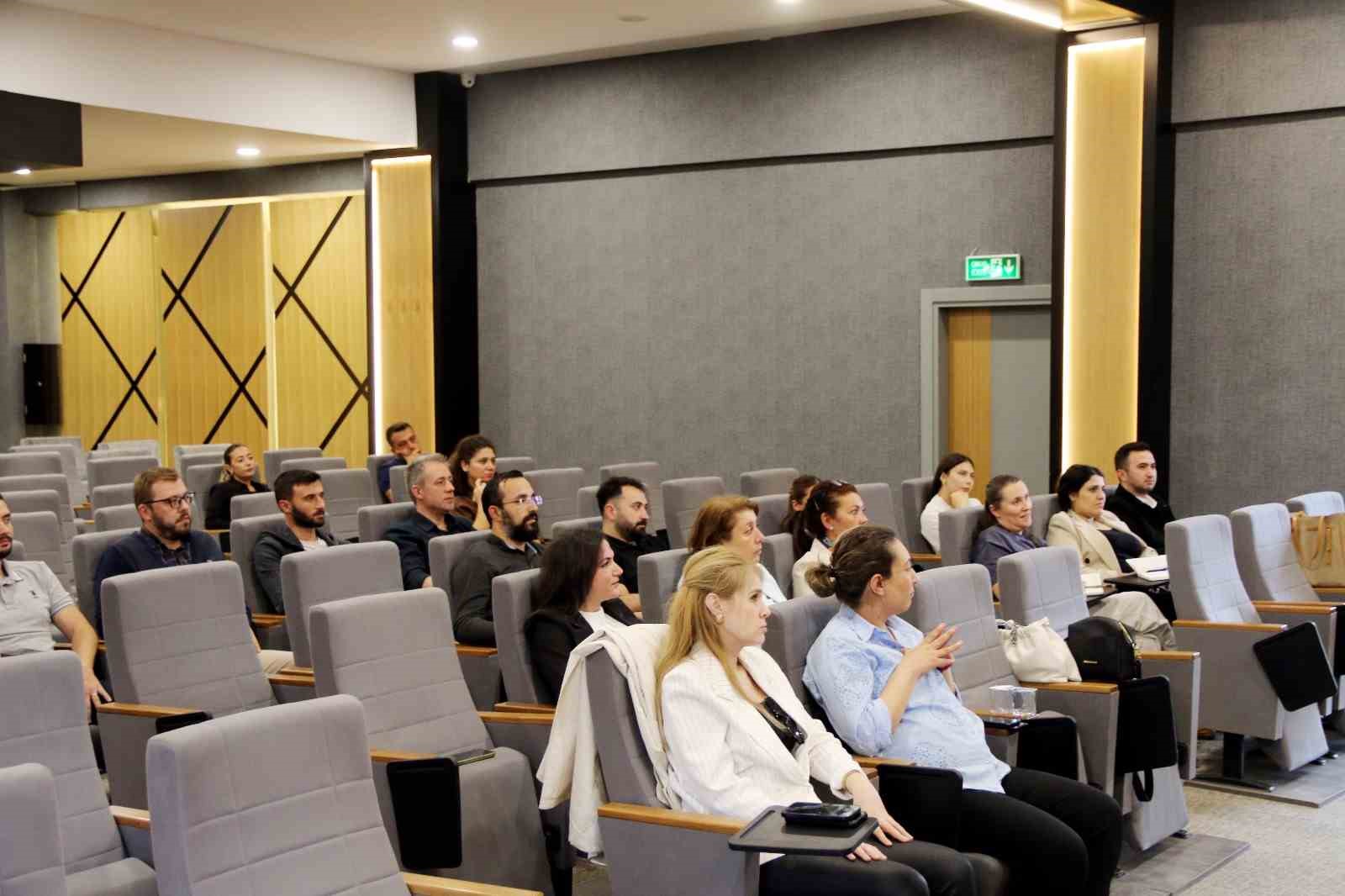 Kütahya OSB Akademi’de nezaket ve protokol kuralları eğitimi