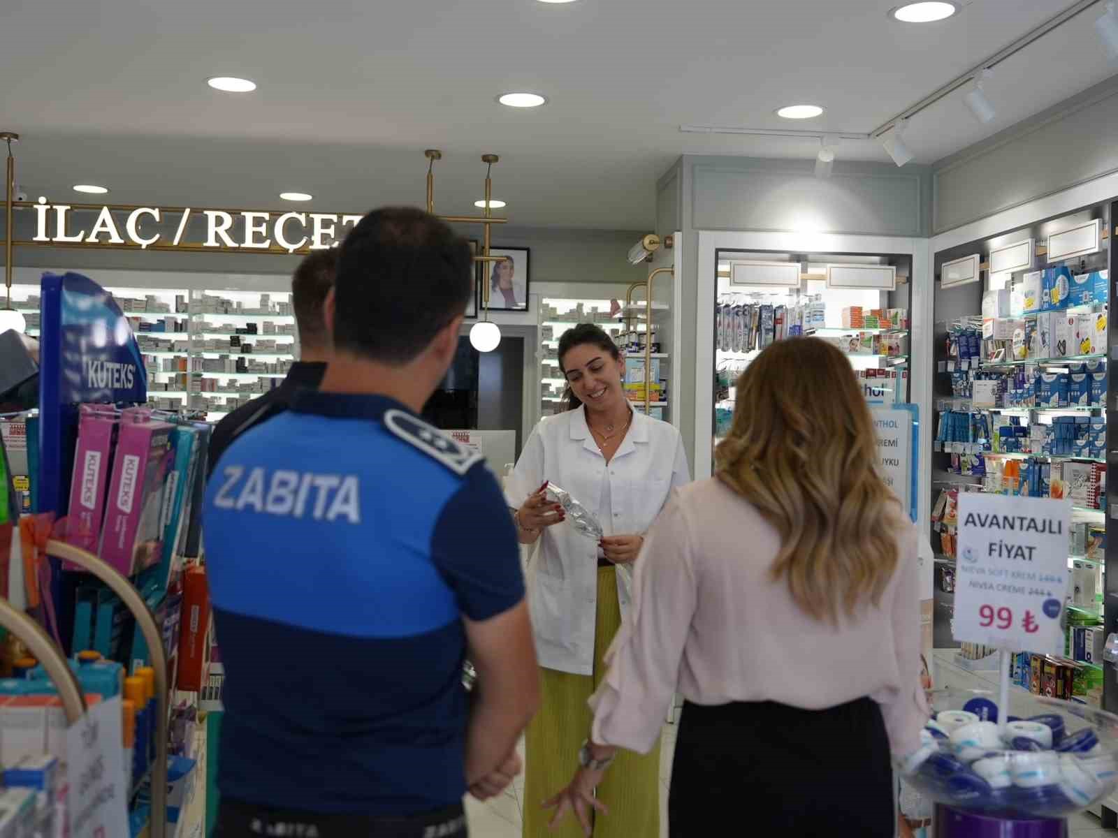 Eczacılara çiçekli kutlama