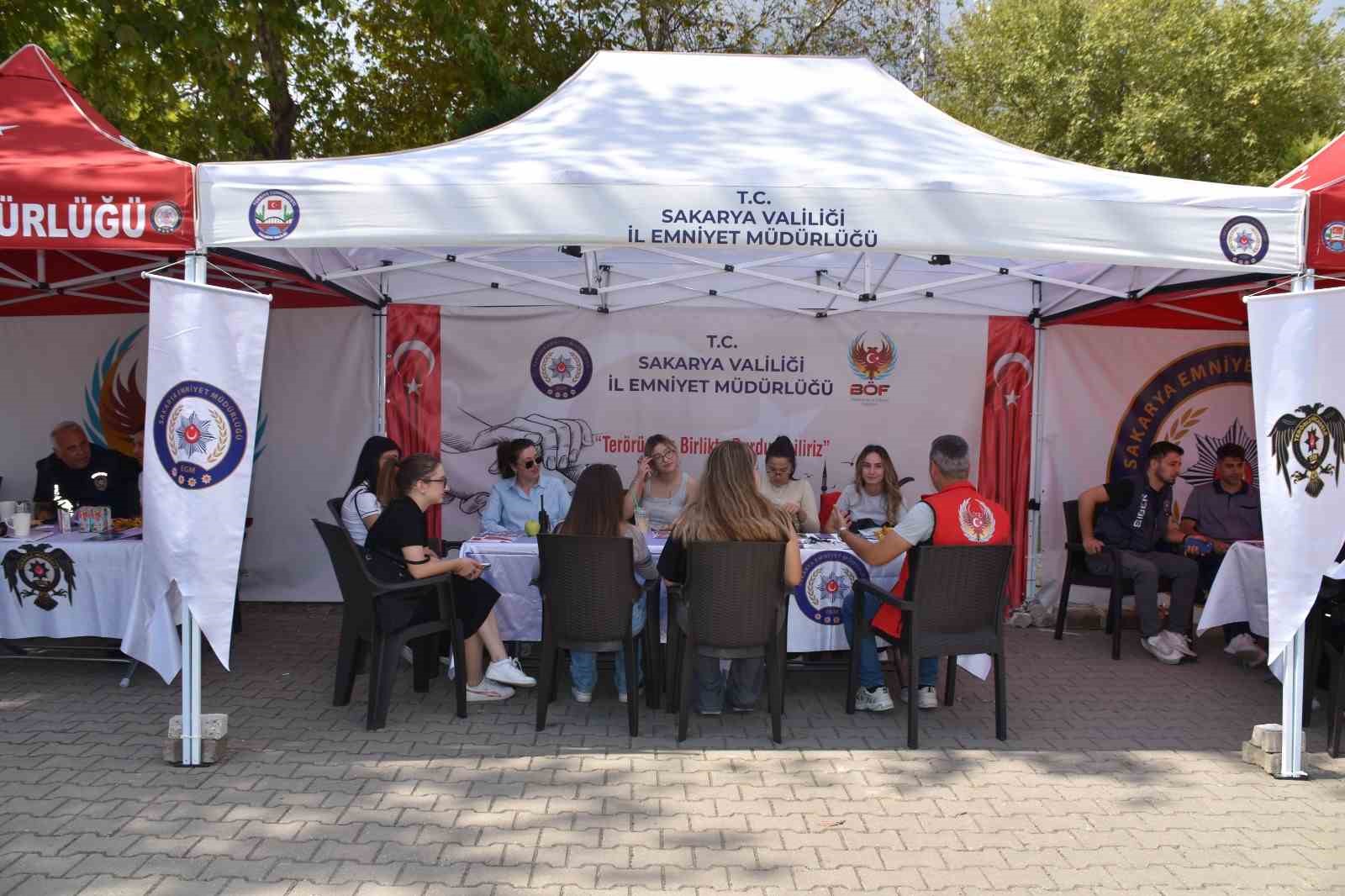 Sakarya emniyeti 5 bin üniversite öğrencisine güvenlik bilinci aşıladı