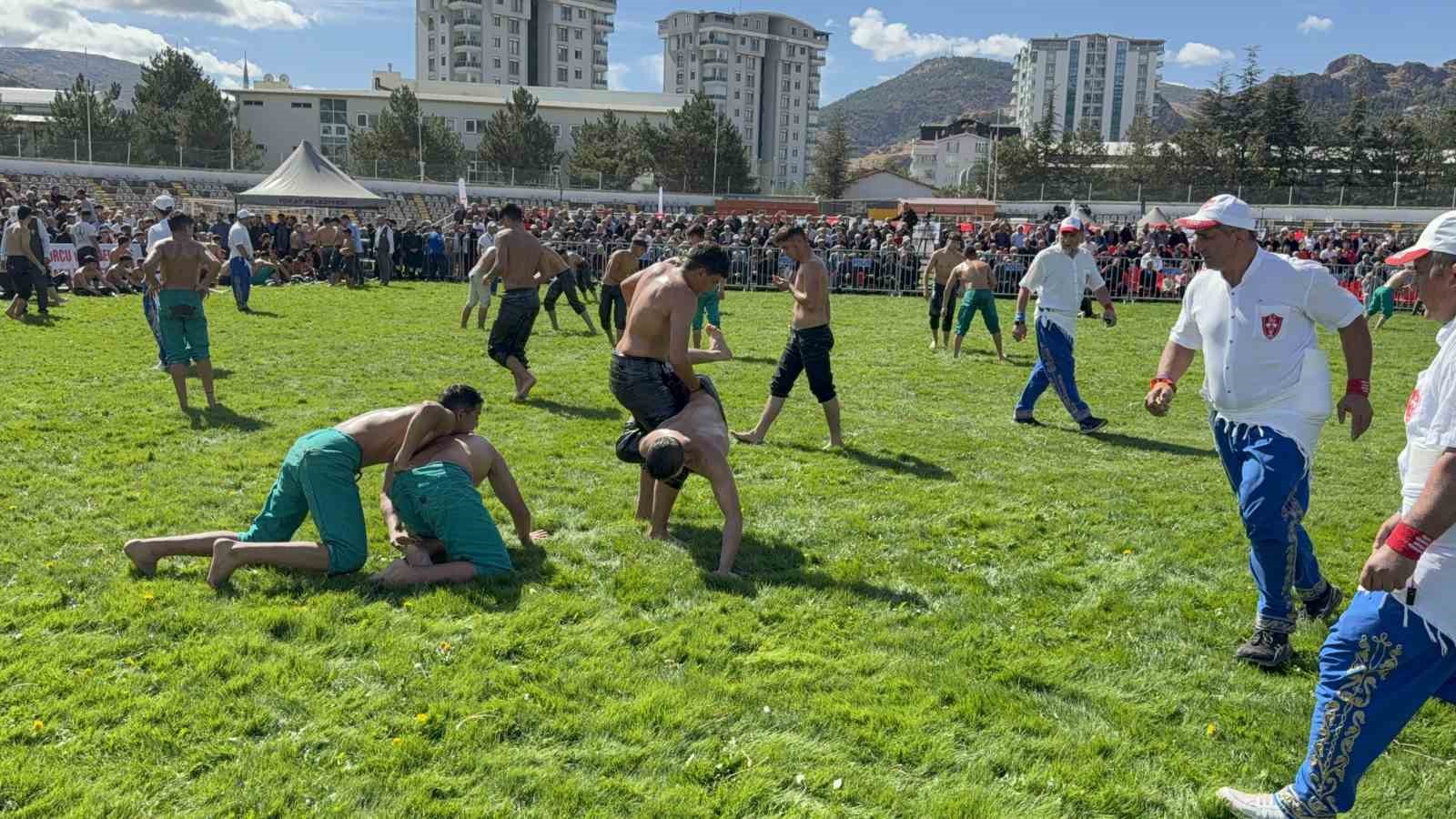 Başpehlivanlar Tokat&rsquo;taki er meydanında kol bağladı
