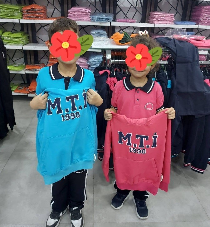 Tavşanlı&rsquo;da K&Uuml;KAD&rsquo;dan anlamlı destek ile 200 &ouml;ğrencinin y&uuml;z&uuml; g&uuml;ld&uuml;
