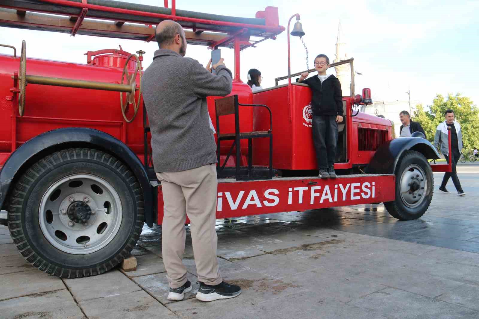 Sivas itfaiyesinin emektarları görücüye çıktı