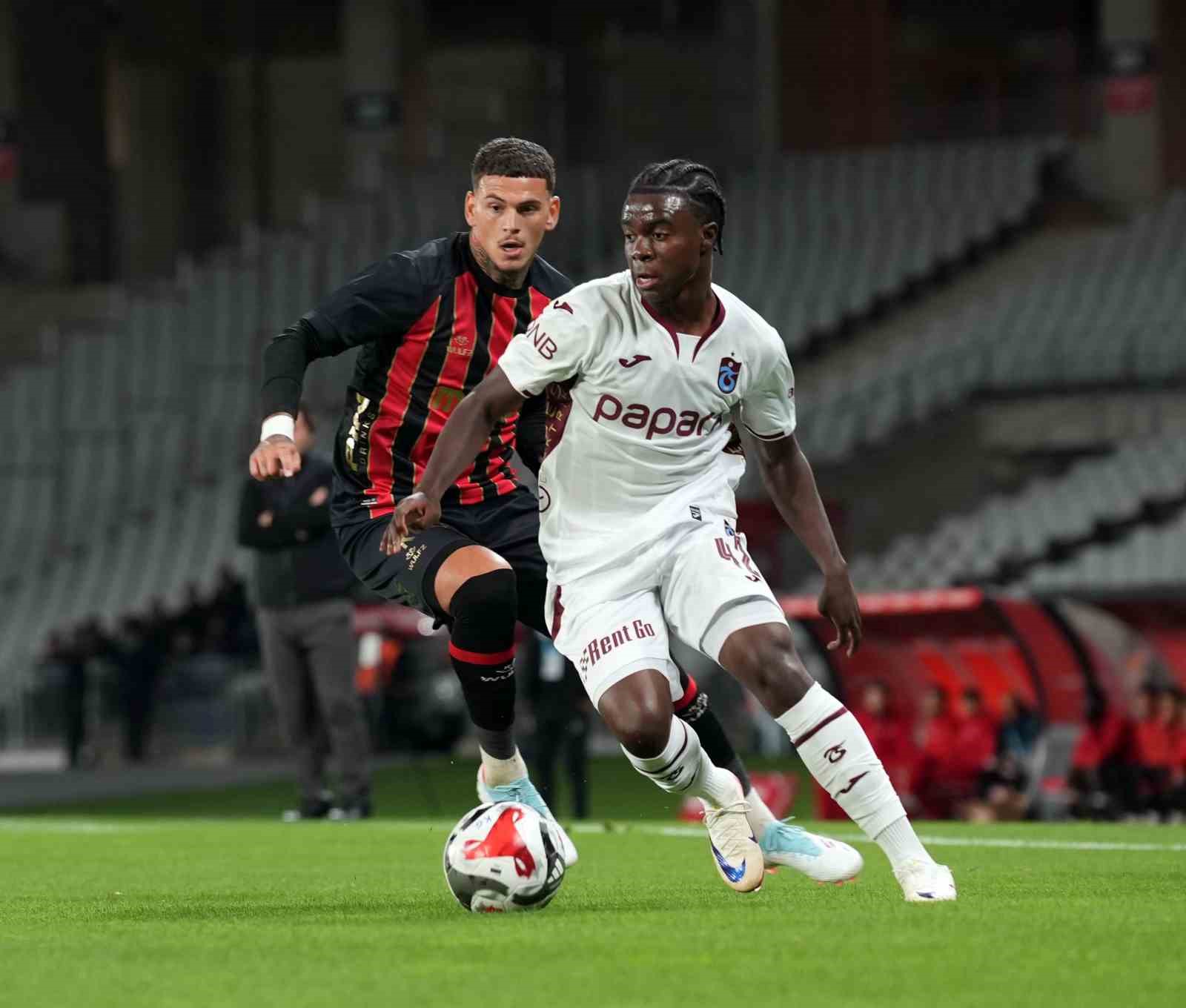 Trendyol S&uuml;per Lig: Fatih Karag&uuml;mr&uuml;k: 0 - Trabzonspor: 0 (Ma&ccedil; devam ediyor)
