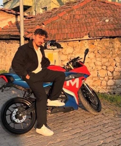 Otomobilin &ccedil;arptığı tır s&uuml;r&uuml;c&uuml;s&uuml; hayatını kaybetti
