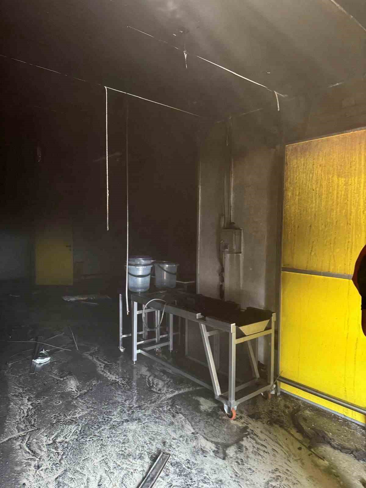 Bandırma-Karacabey yolundaki tesiste çıkan yangın kısa sürede söndürüldü